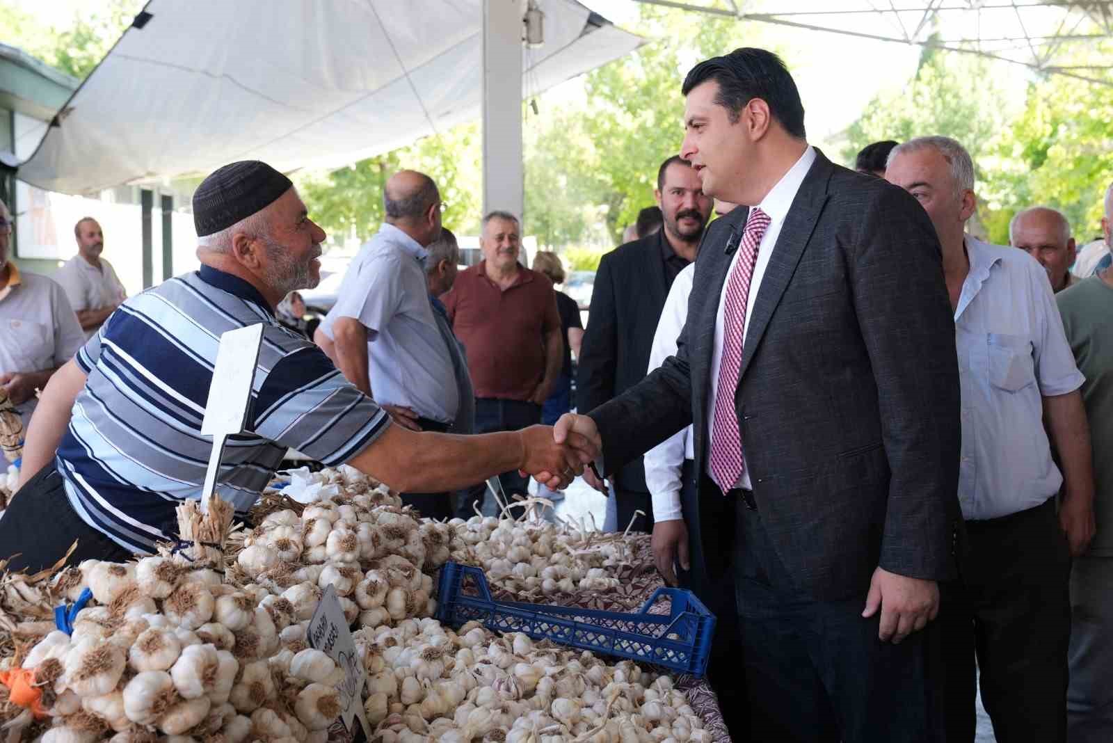 Yılmaz, pazarcı esnafıyla bir araya geldi
