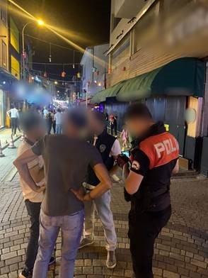 Polisin kontrollerinde 208 şahıs sorgulandı
