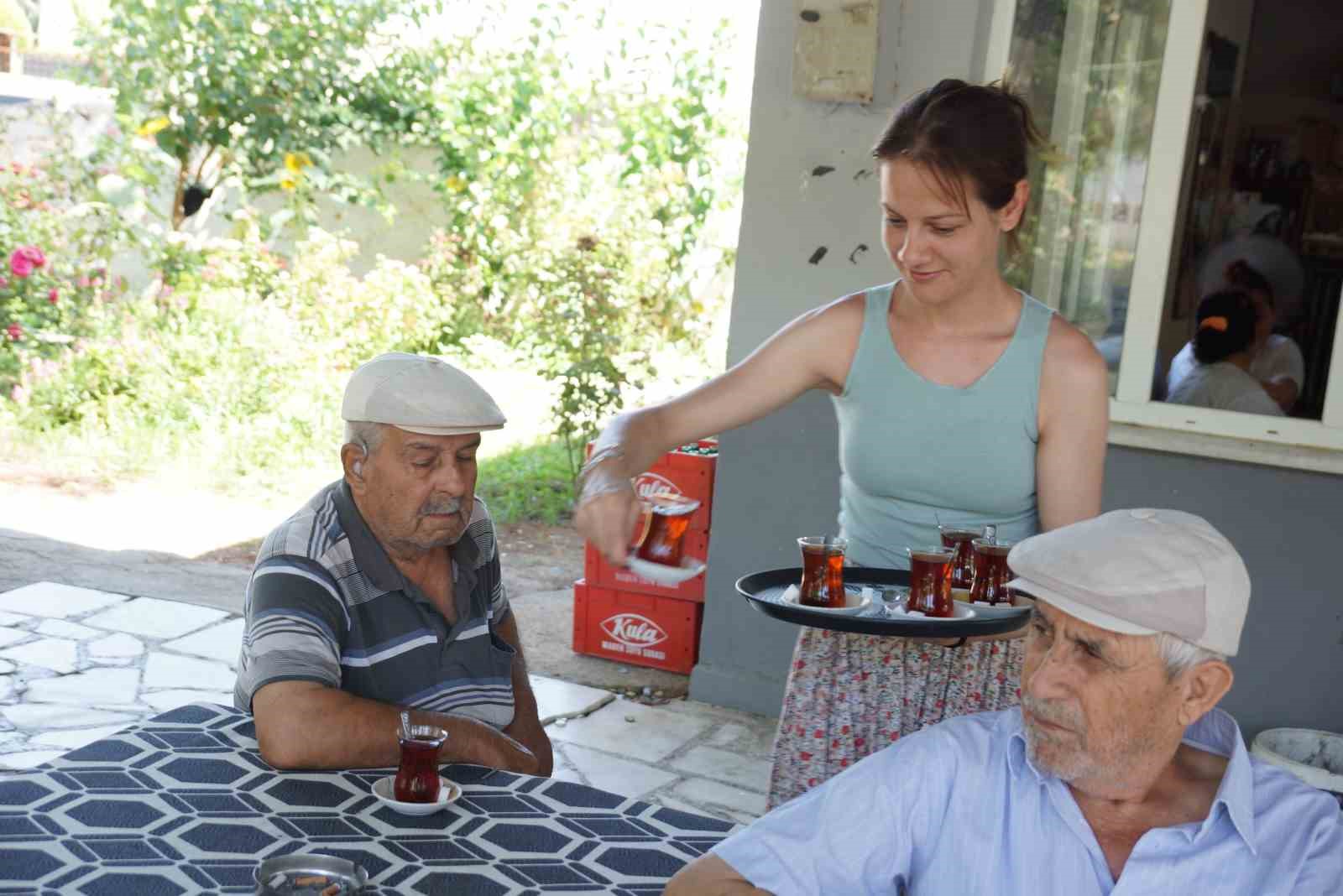 Azmiyle önyargıları yıkan genç kadın, köy kahvesini eski günlerine kavuşturdu
