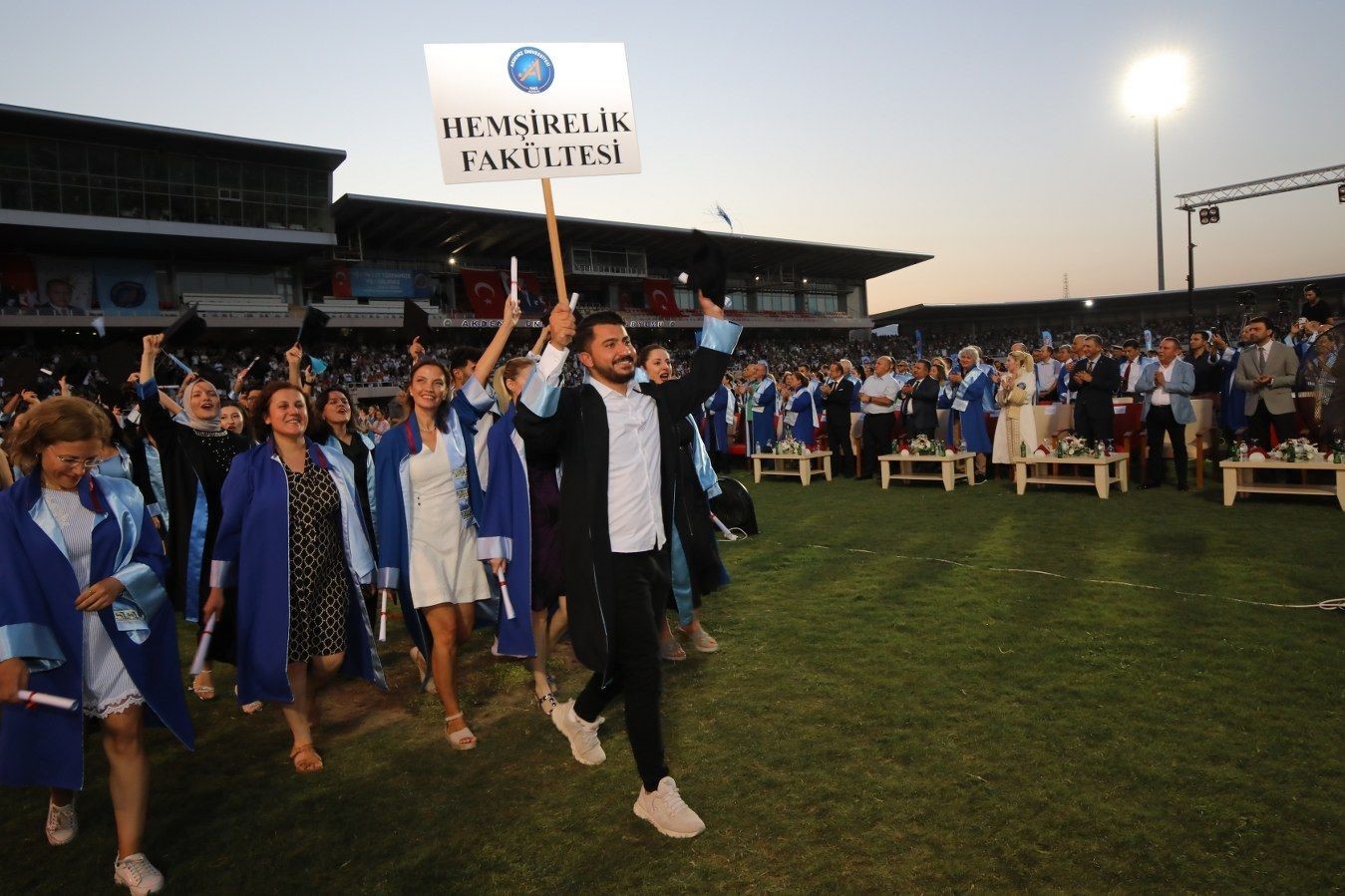 Akdeniz Üniversitesi’nde mezuniyet coşkusu
