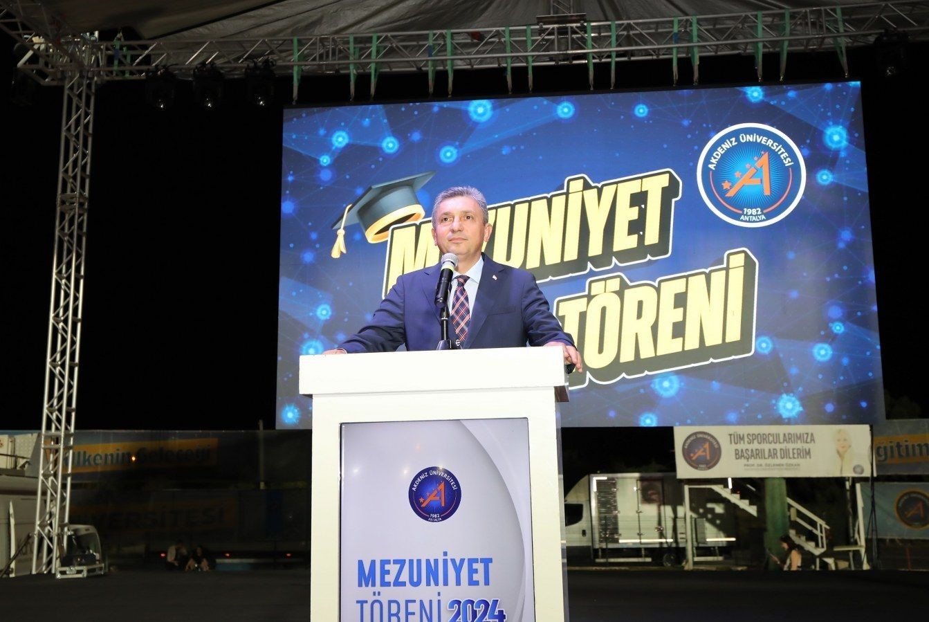 Akdeniz Üniversitesi’nde mezuniyet coşkusu
