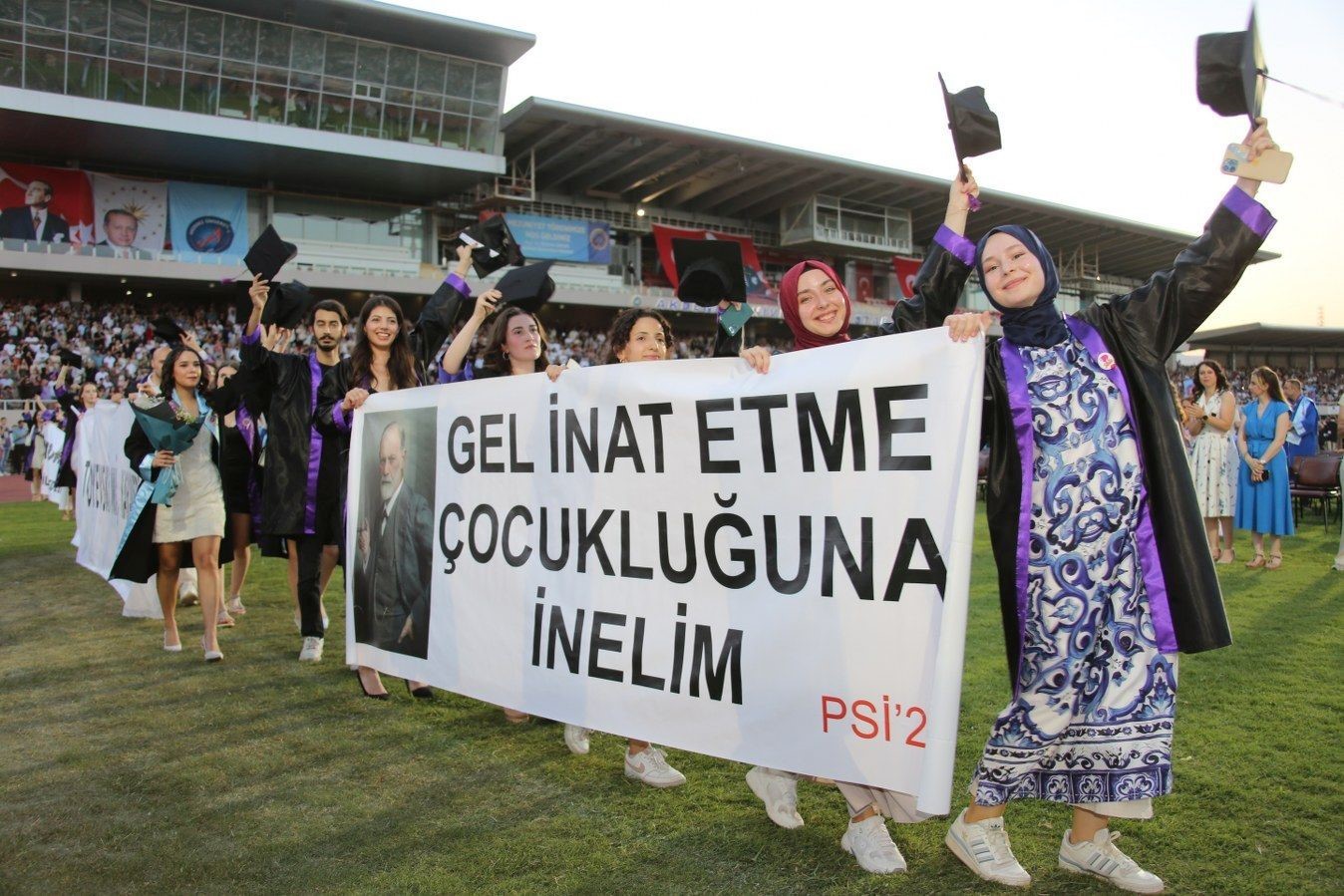 Akdeniz Üniversitesi’nde mezuniyet coşkusu
