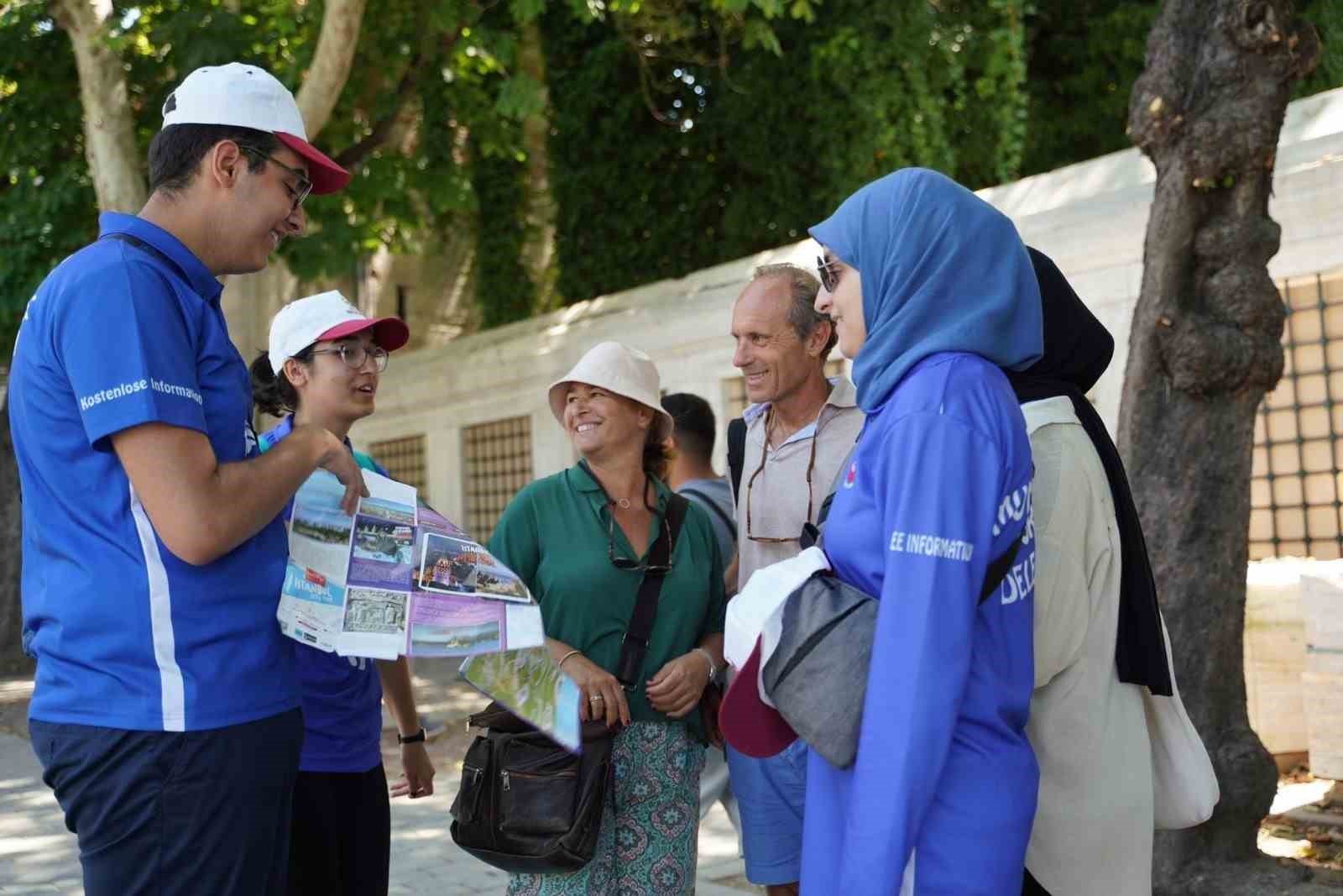 Fatih’te Gönüllü Turizm Elçileri sahada
