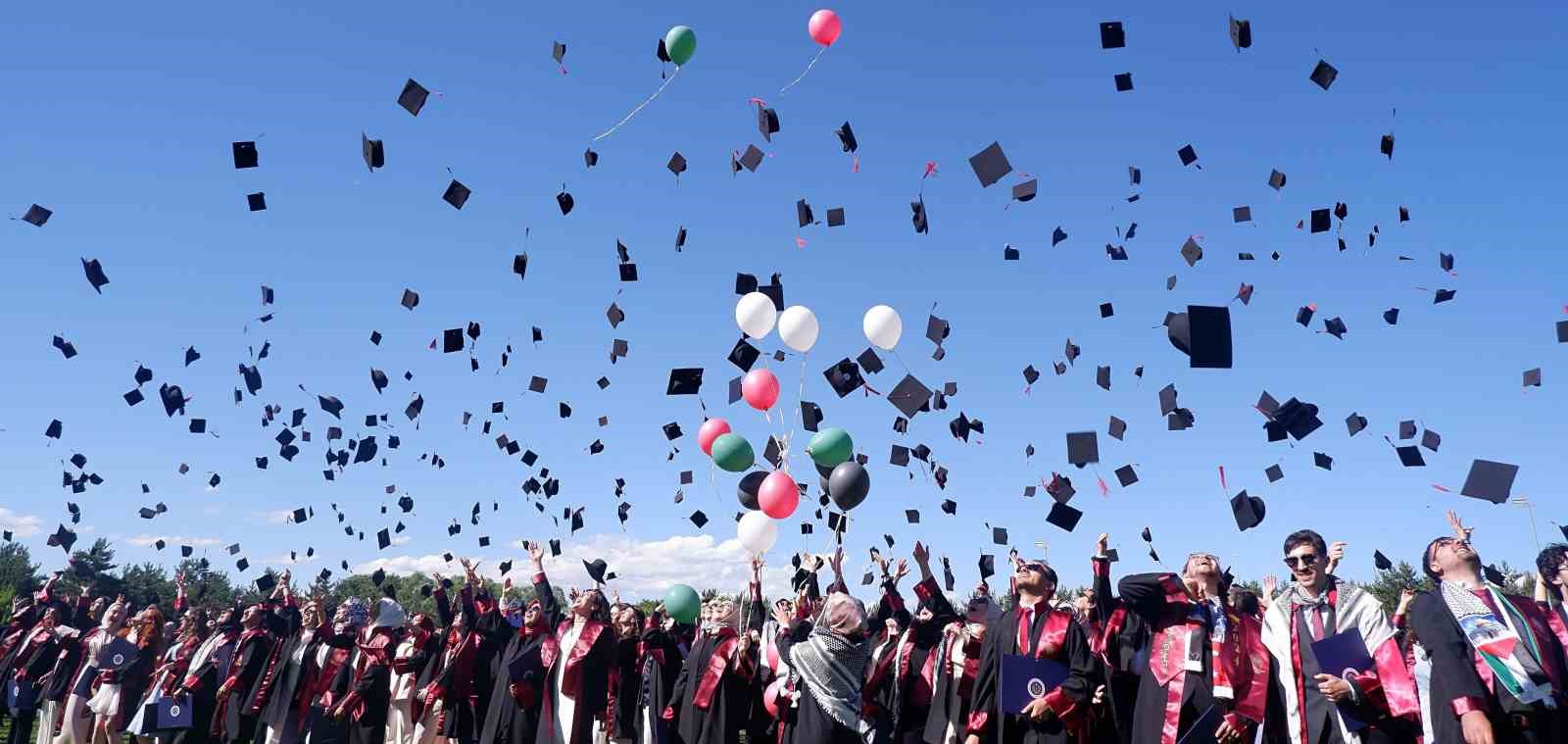 Atatürk Üniversitesi, 2023-2024 akademik yılı mezunlarını uğurladı
