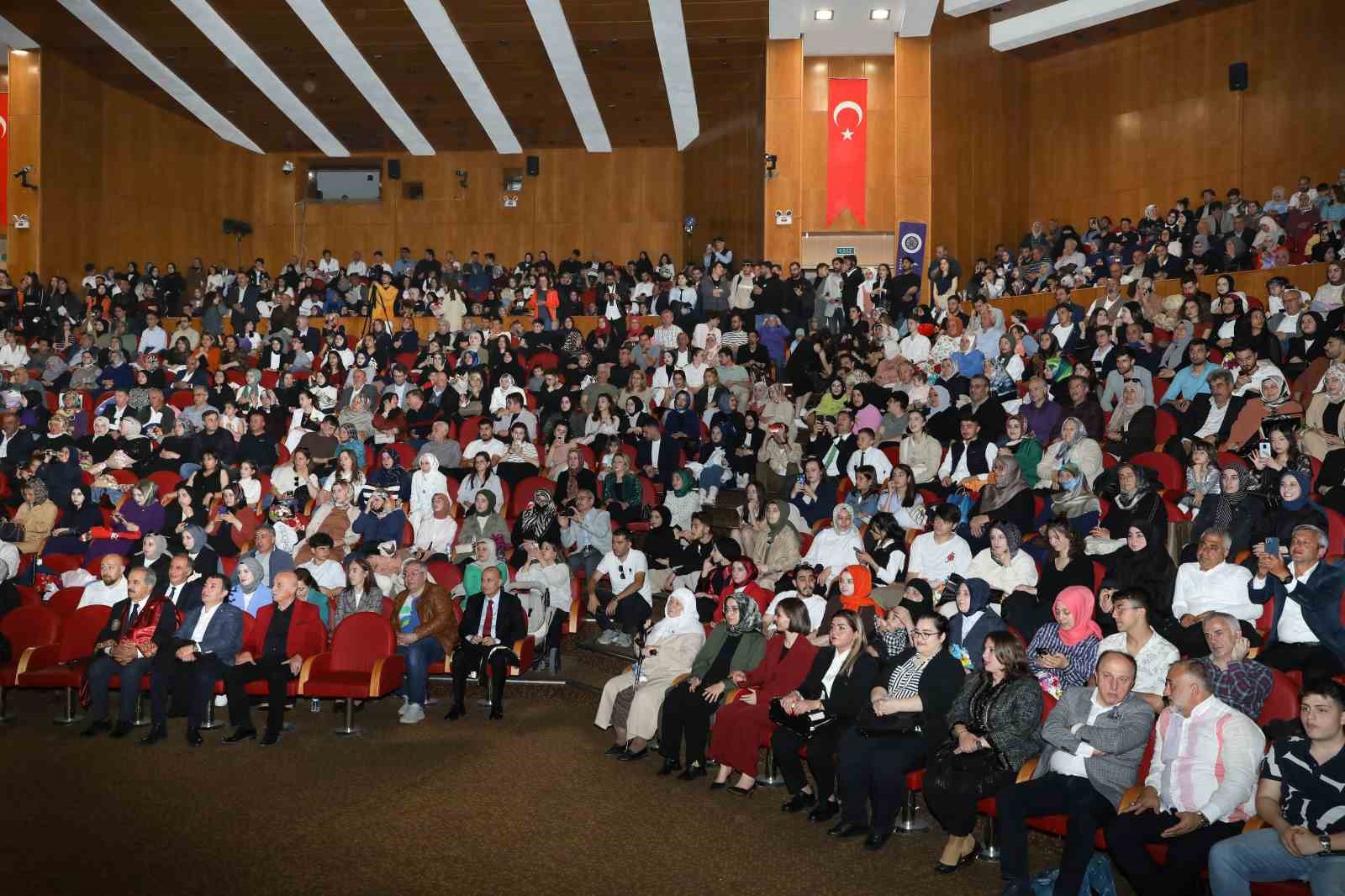 Atatürk Üniversitesi, 2023-2024 akademik yılı mezunlarını uğurladı
