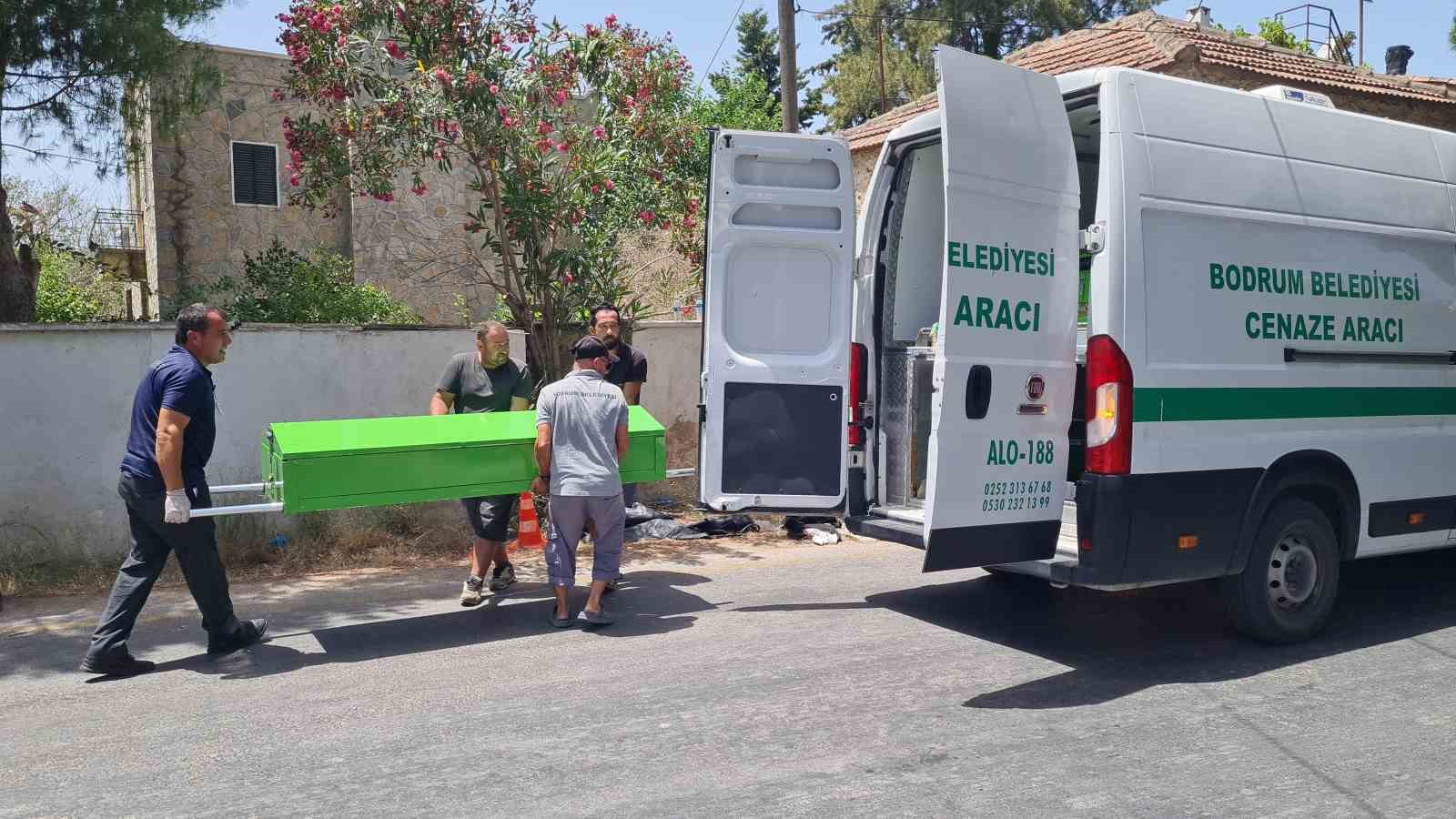 Bodrum’da feci kaza: Araca çarpan motosikletteki 2 genç hayatını kaybetti
