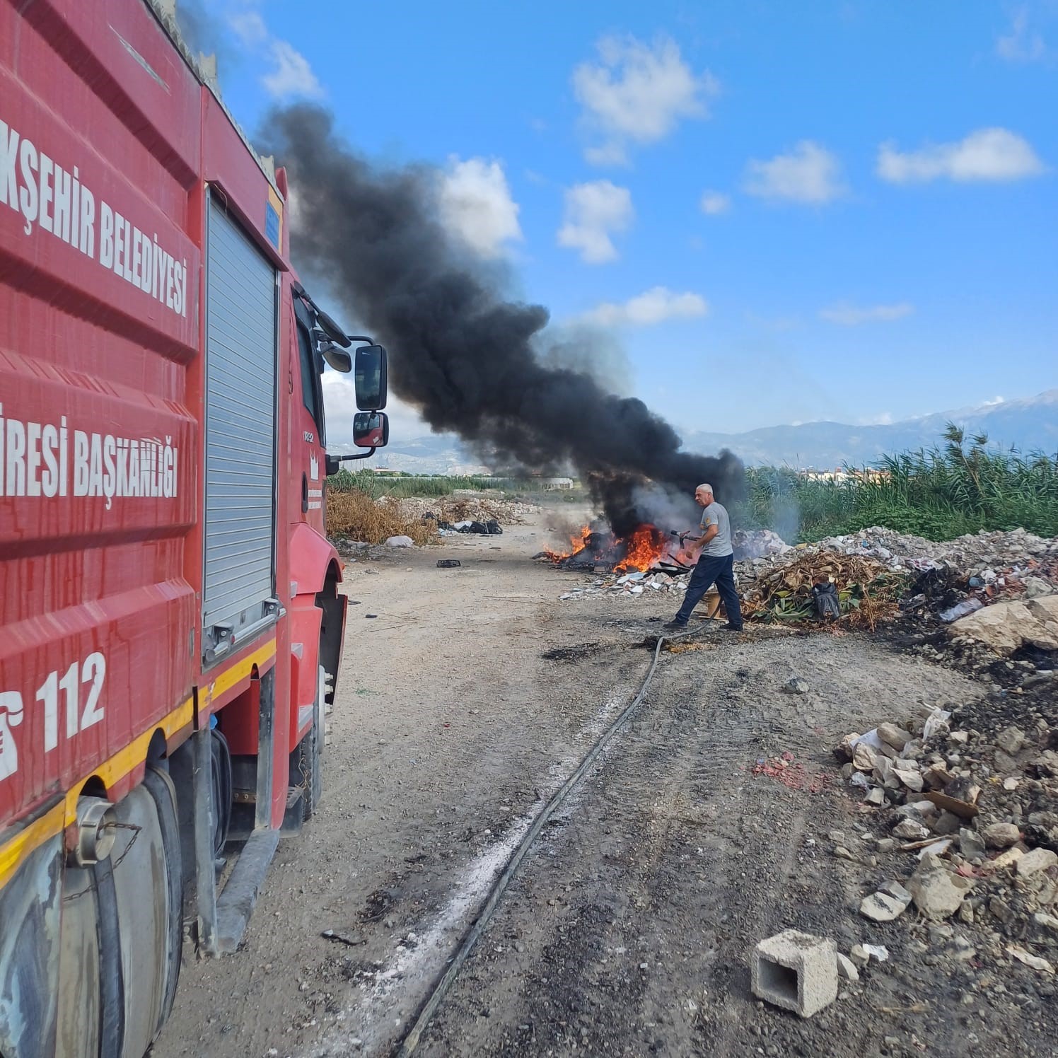 Samandağ’da Moloz Yangını yayılmadan söndürüldü
