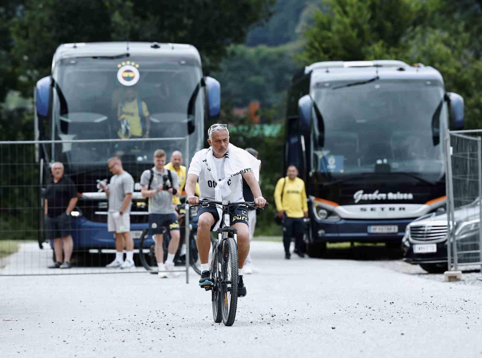 Fenerbahçe, hazırlıklarını sürdürdü
