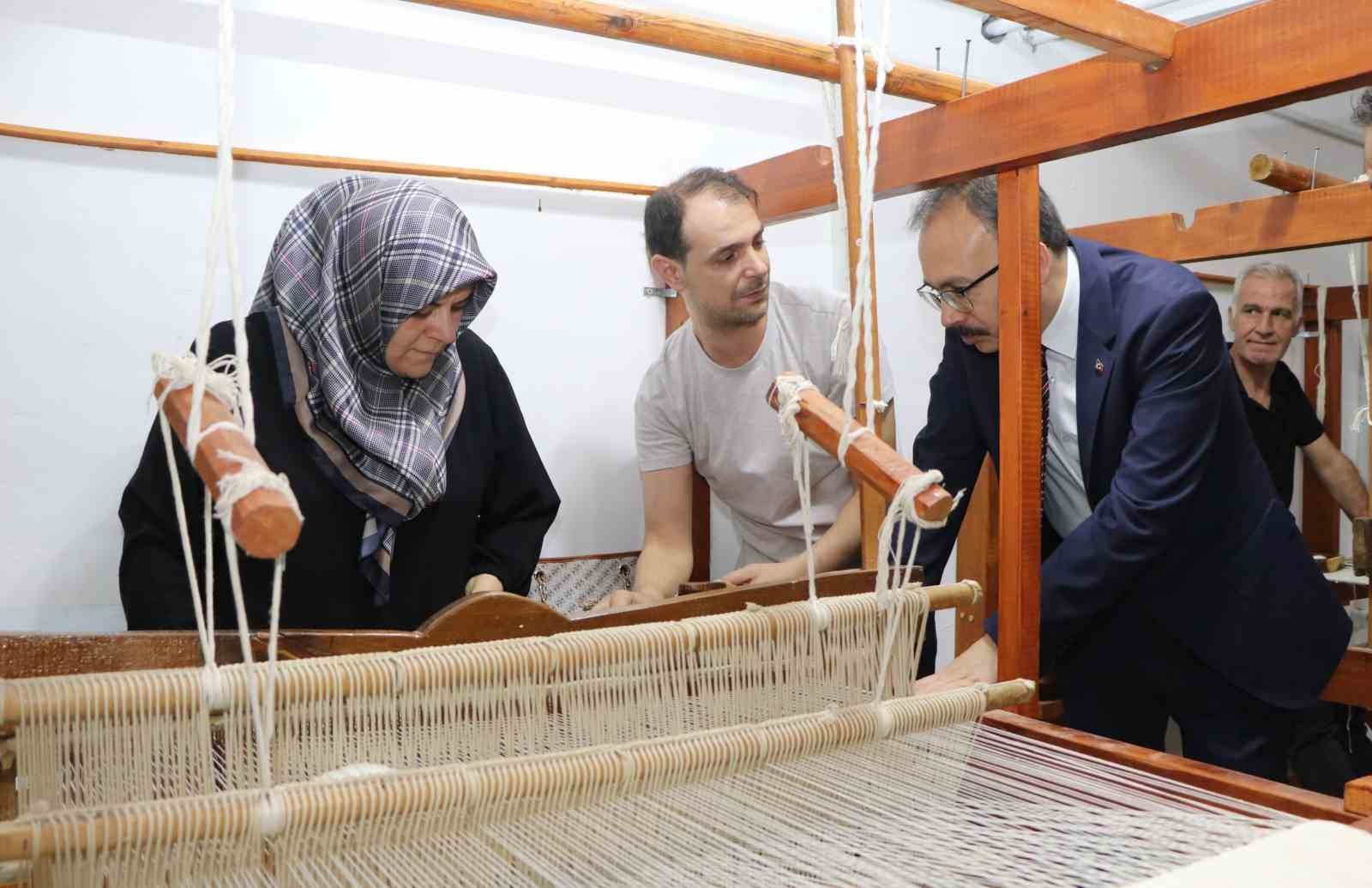 Geleneksel Siirt Battaniyesi Dokumacılığı Atölyesi açıldı
