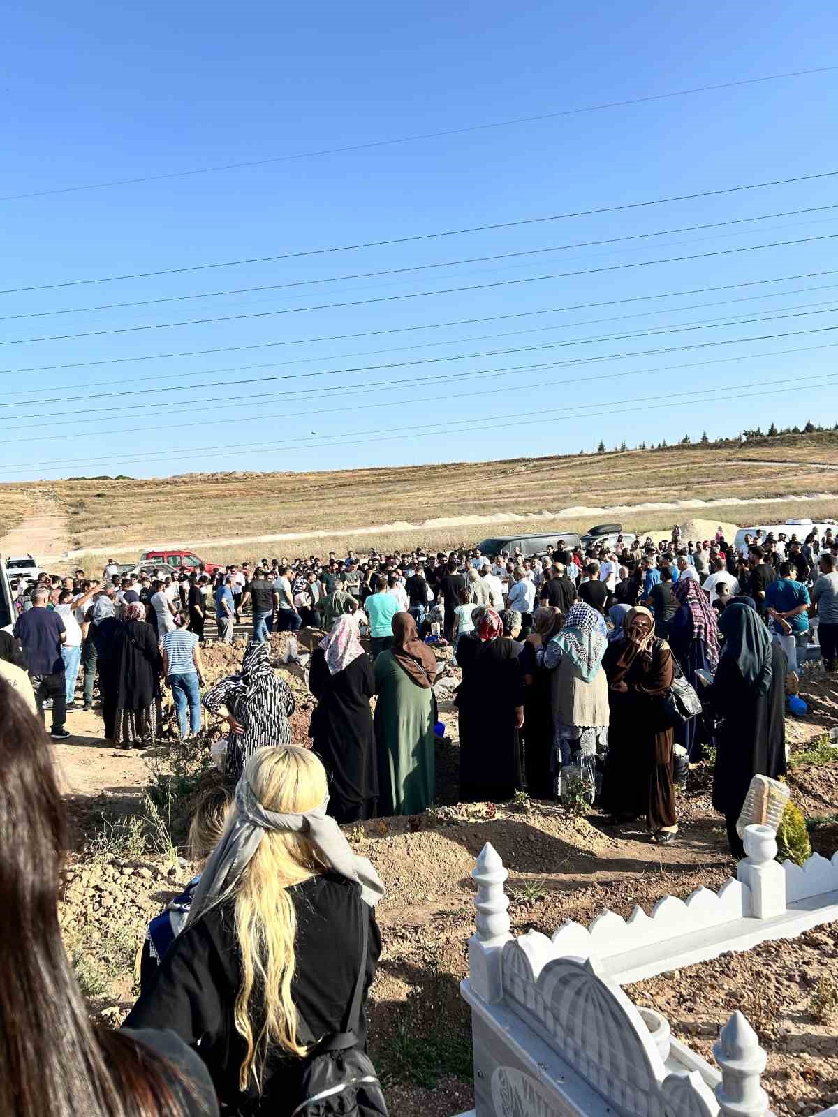 Motosiklet kazasında hayatını kaybeden genç son yolculuğuna uğurlandı
