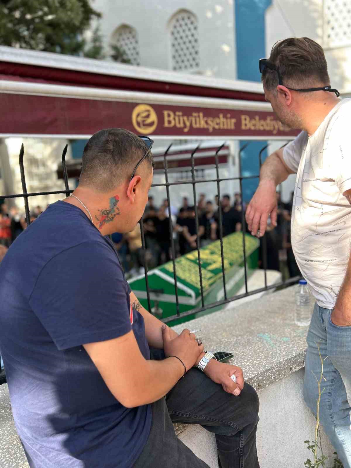 Motosiklet kazasında hayatını kaybeden genç son yolculuğuna uğurlandı
