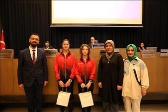 İnegöl’ün başarılı gençleri mecliste ağırlandı
