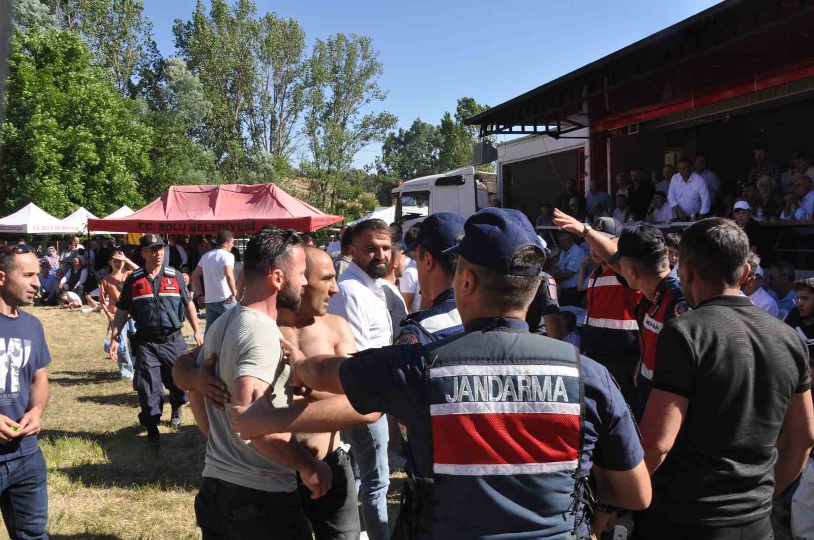 Hacet bayramında ipler gerildi: Jandarma kavgayı önledi
