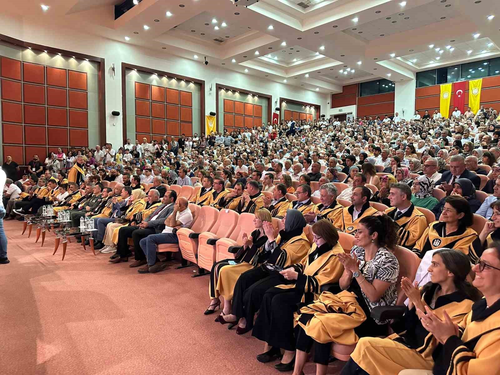 İnönü Tıp, 31. dönem mezunlarını verdi
