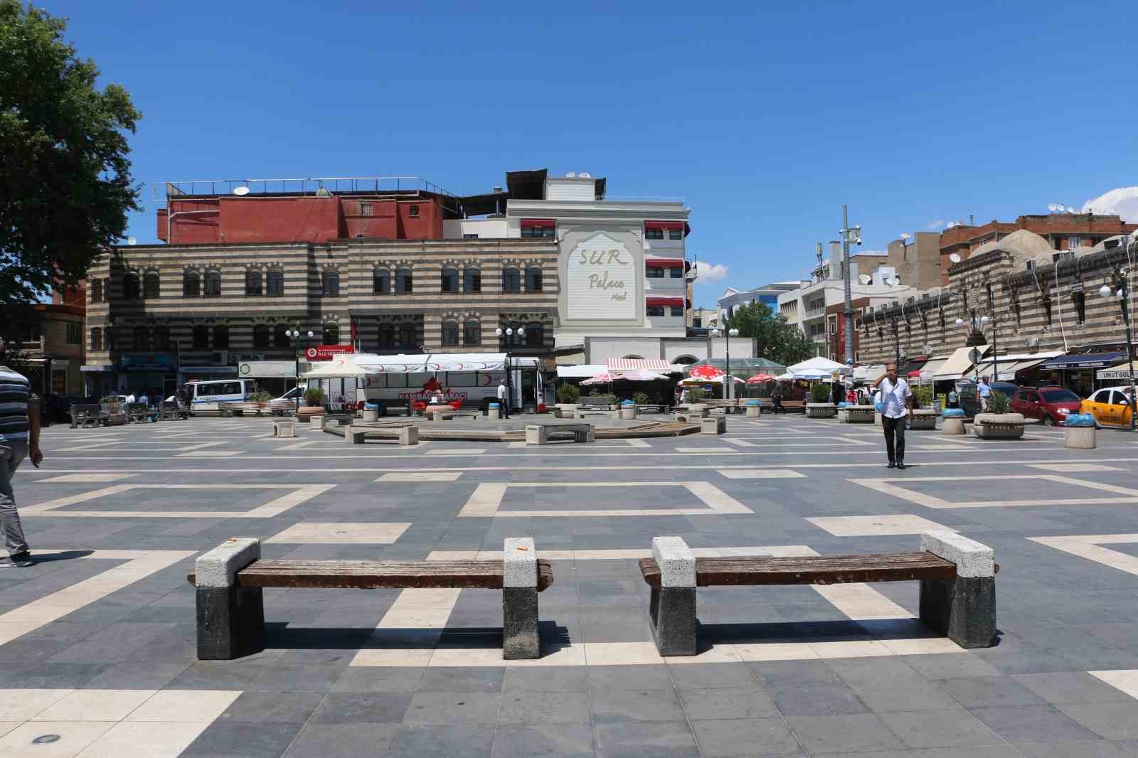 Diyarbakır’da termometreler 45 dereceyi gösterdi: Tarihi mekanlar boş kaldı
