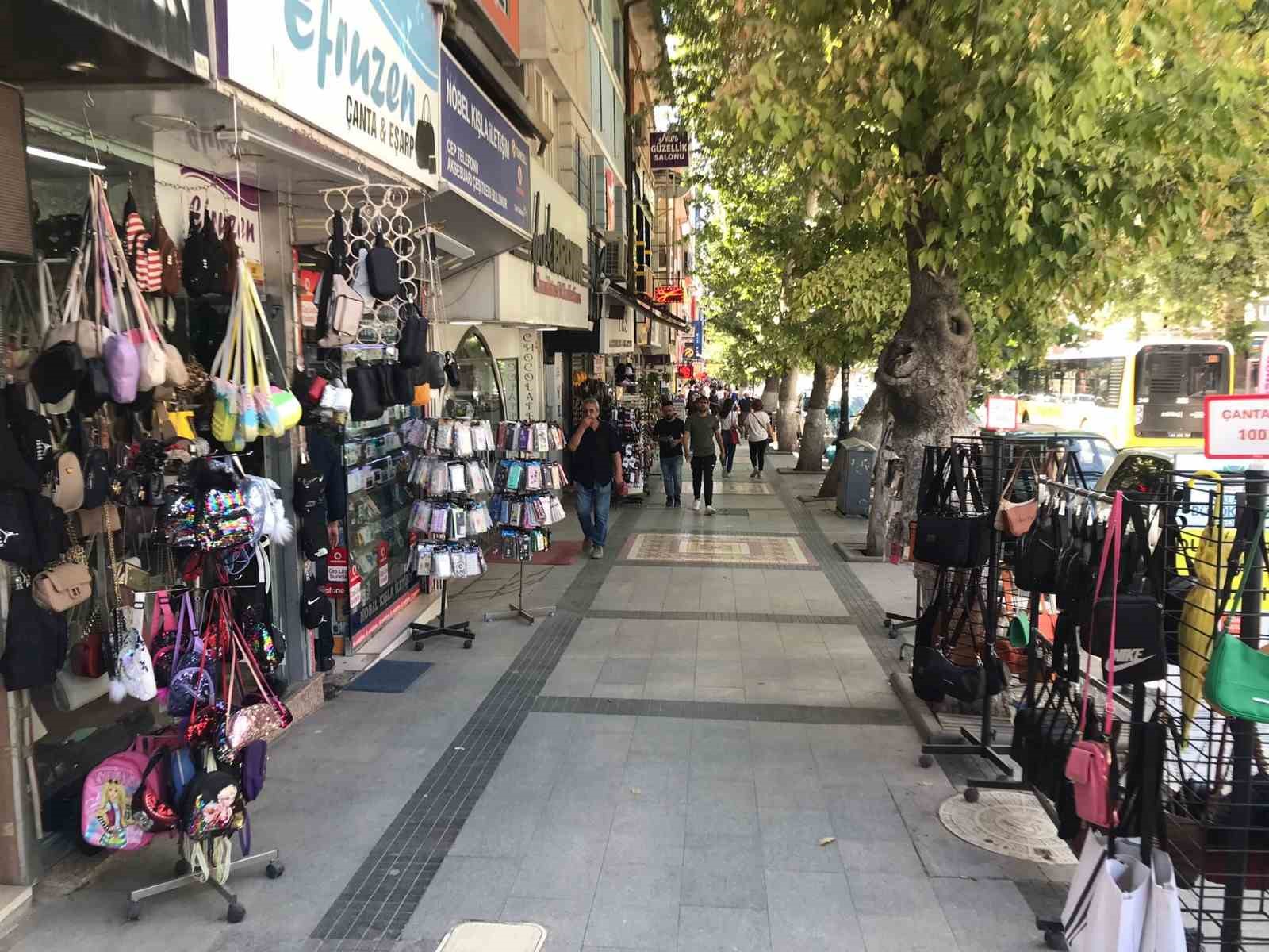 MAGİNDER Yönetim Kurulu Başkanı Karademir, Kışla Caddesi esnafını ziyaret etti
