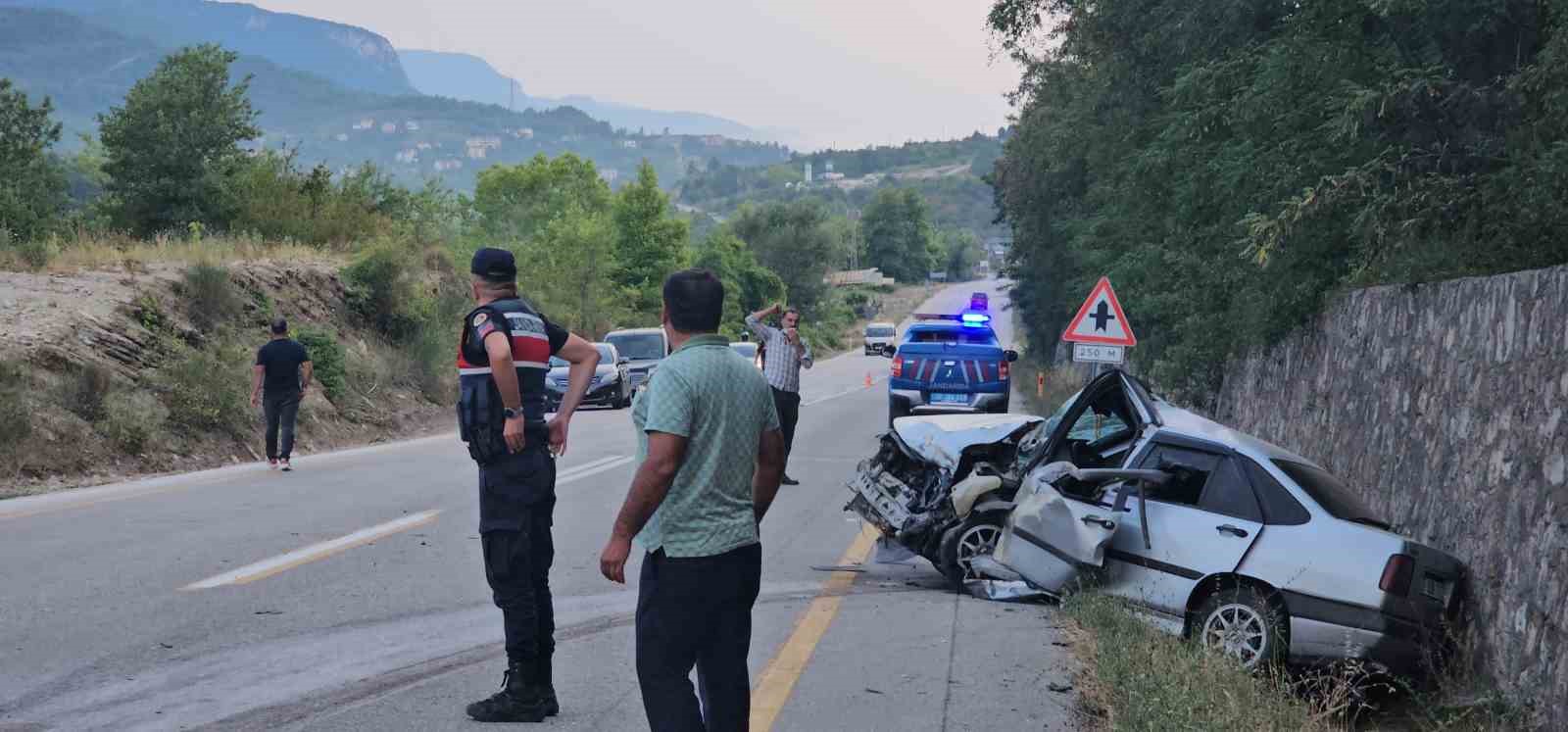 Kastamonu’da otomobil ile hafif ticari araç çarpıştı: 8 yaralı
