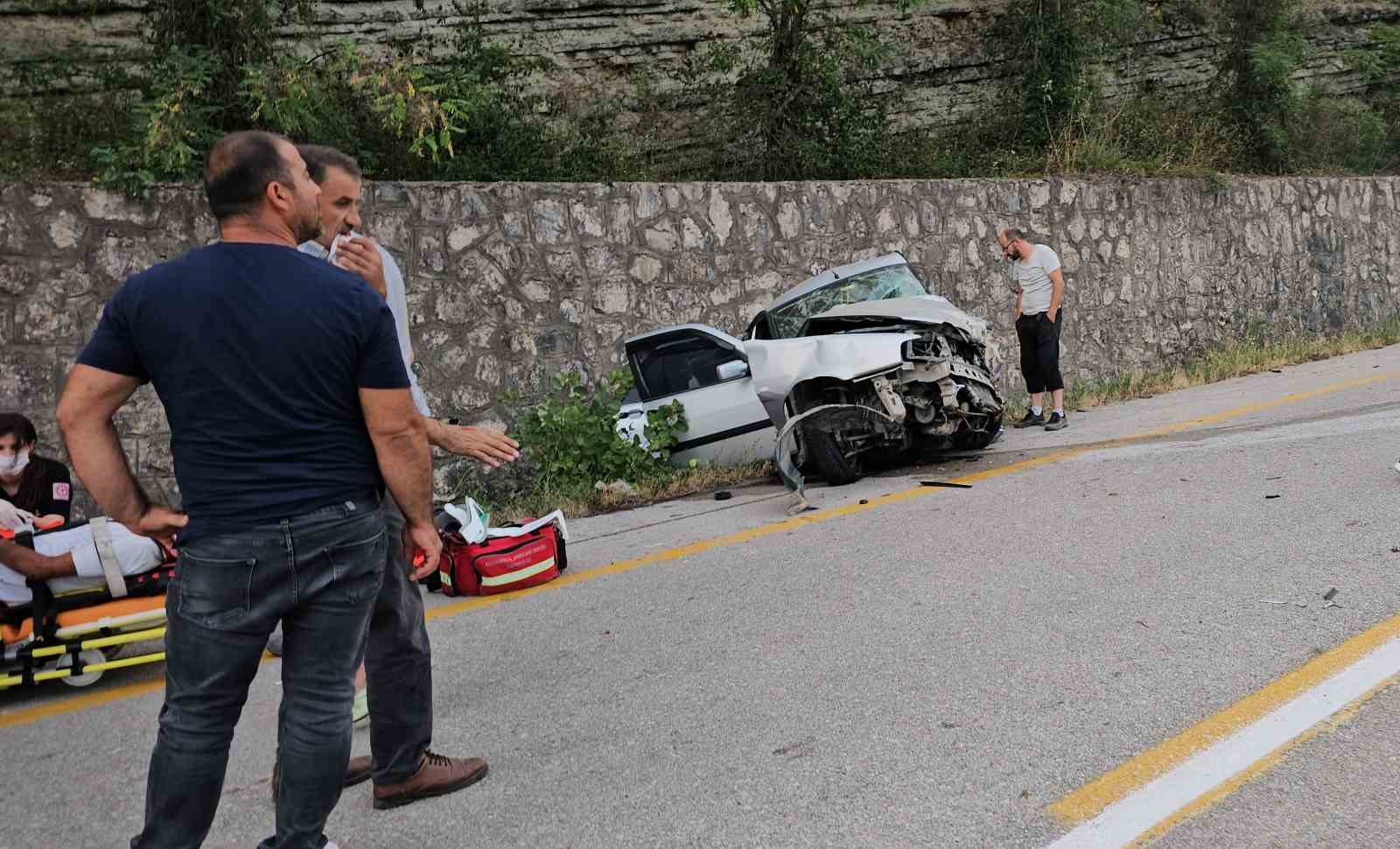 Kastamonu’da otomobil ile hafif ticari araç çarpıştı: 8 yaralı
