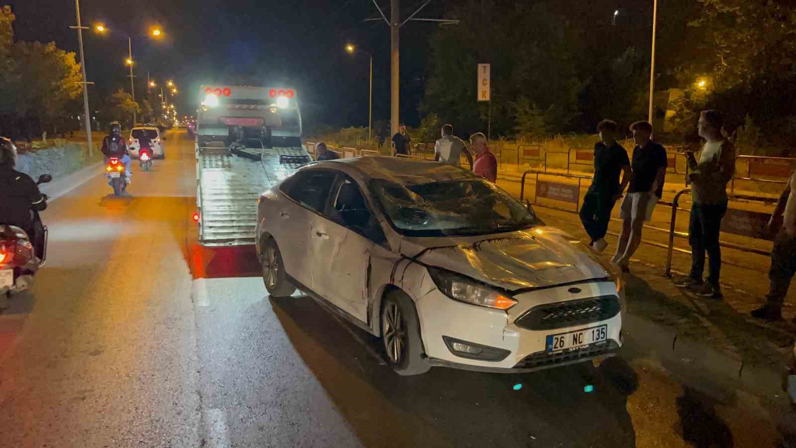 Emniyet kemeri takılı olan sürücü takla atan araçtan yara almadan kurtuldu
