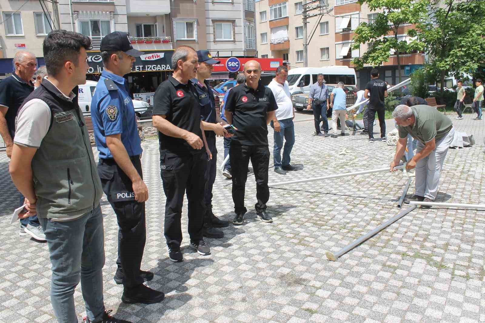 Manyas’ta AFAD personeli deprem eğitimi veriyor
