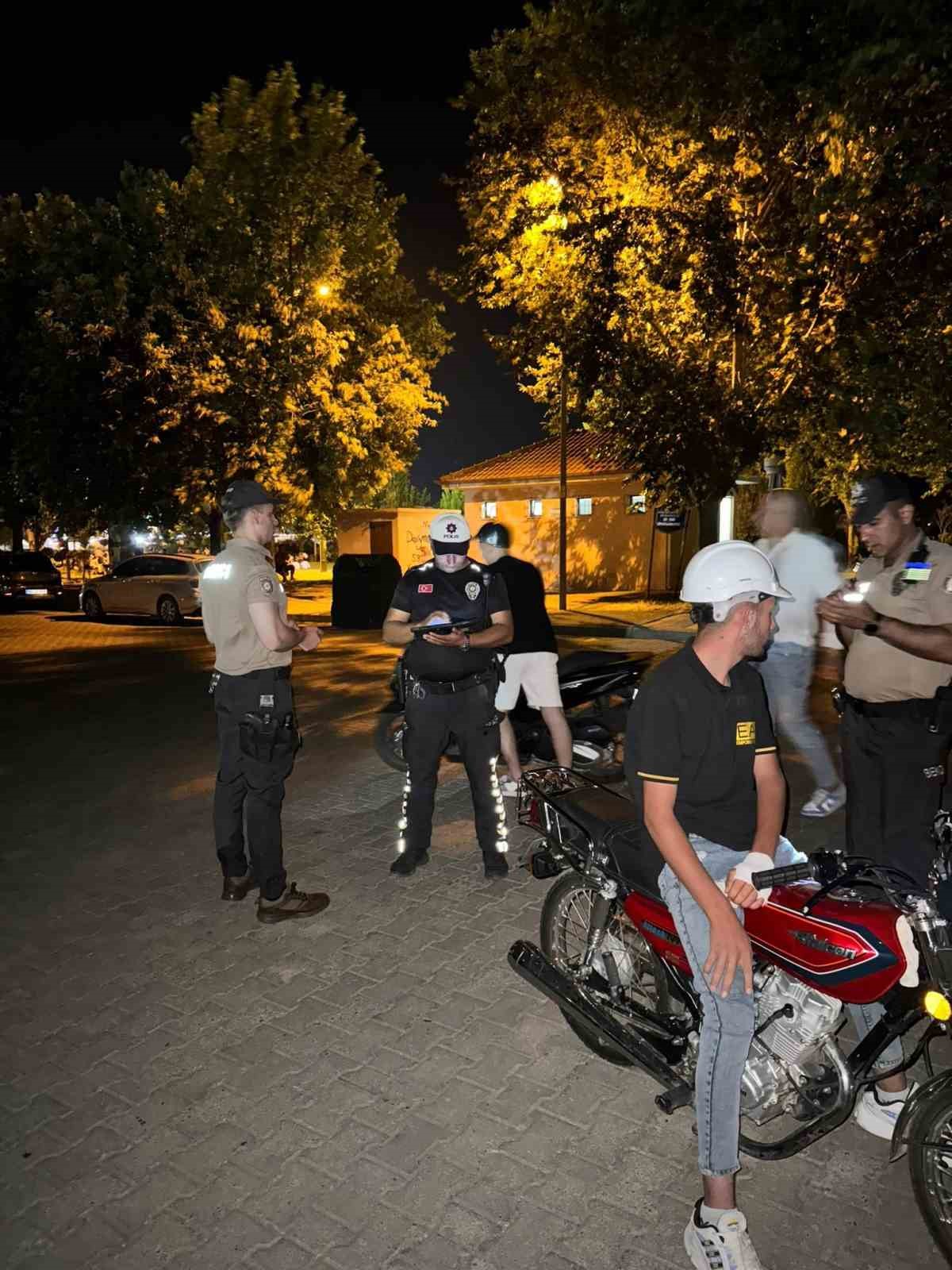 Salihli polisinden huzur denetimi
