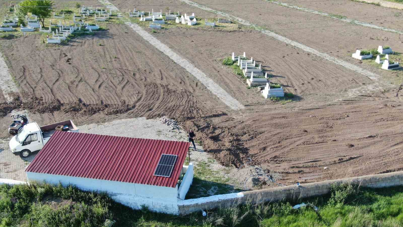 Muhtarlıktan oldu ama hizmet aşkı bitmedi, hizmete ölülerden başladı
