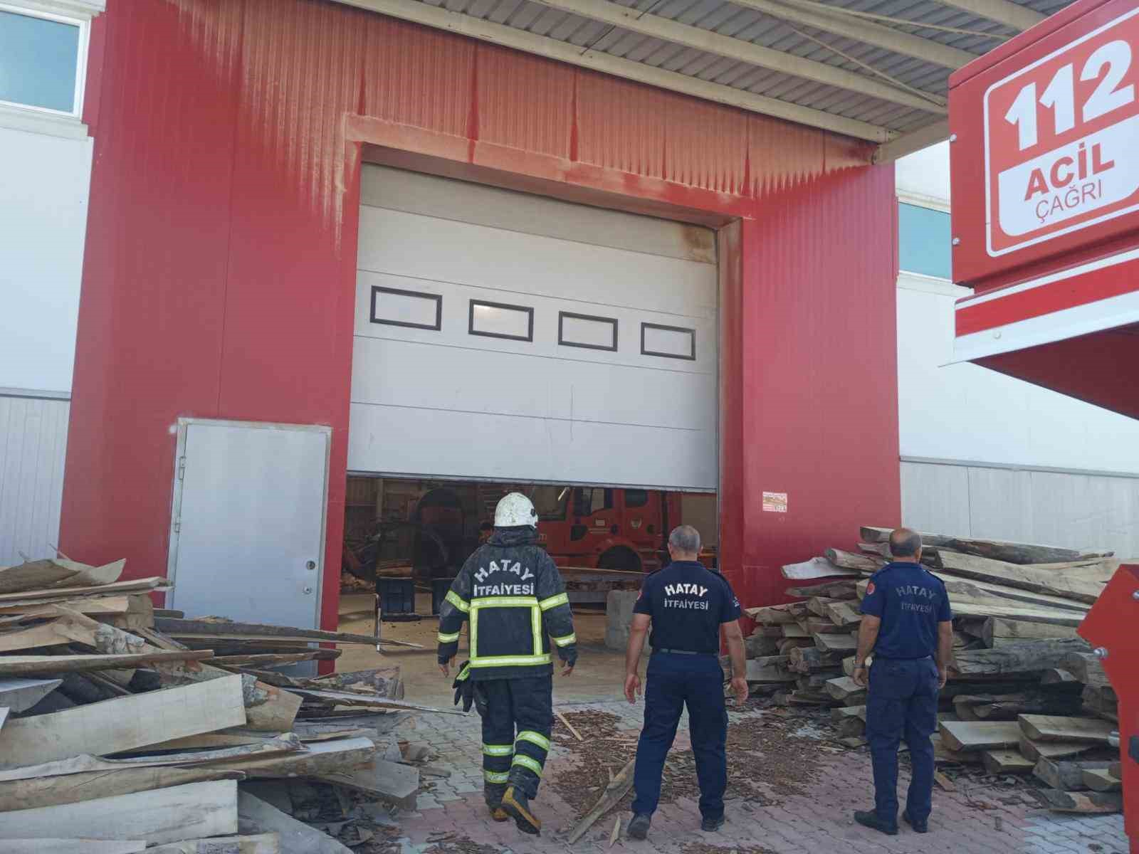 Antakya’da marangoz atölyesinde yangın çıktı
