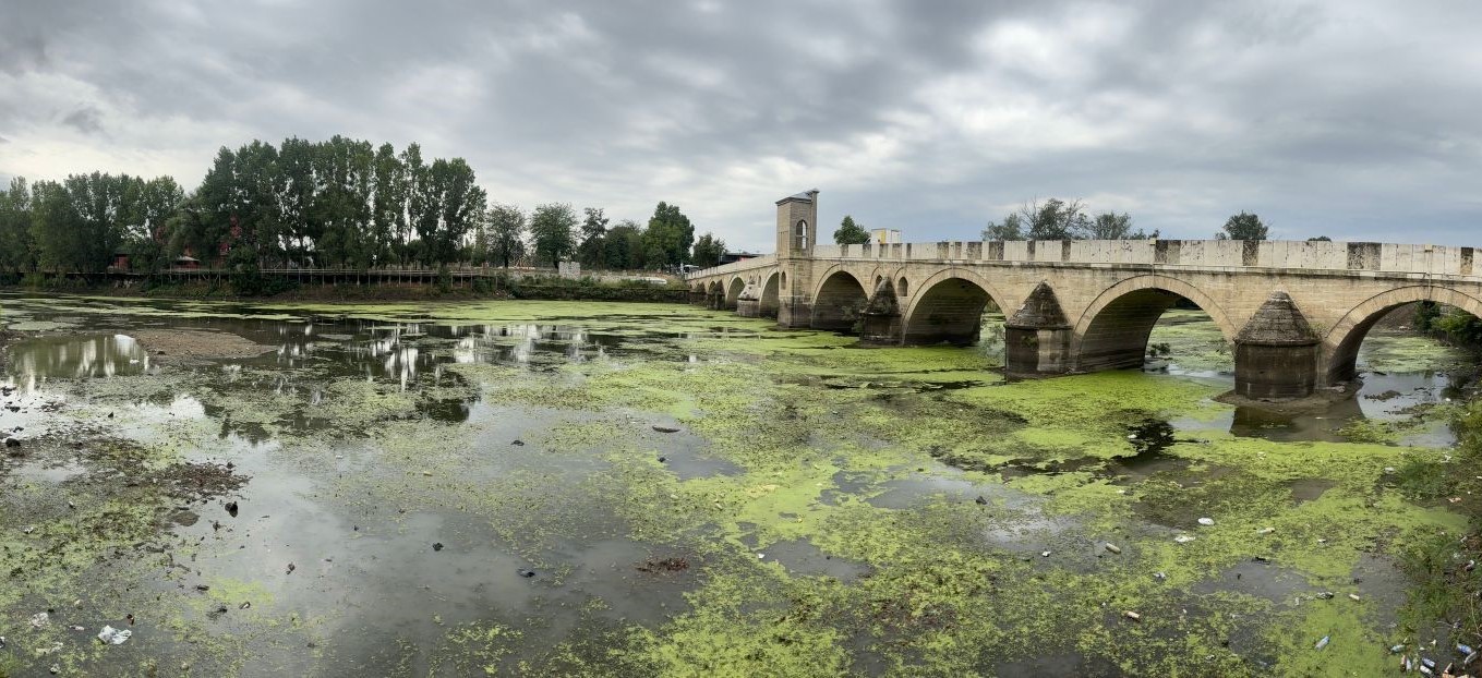 Su akışı durdu, Tunca Nehri yeşile döndü
