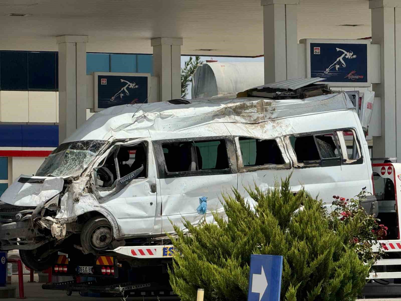 Diyarbakır’da 20 kişinin yaralandığı kaza güvenlik kamerasına yansıdı
