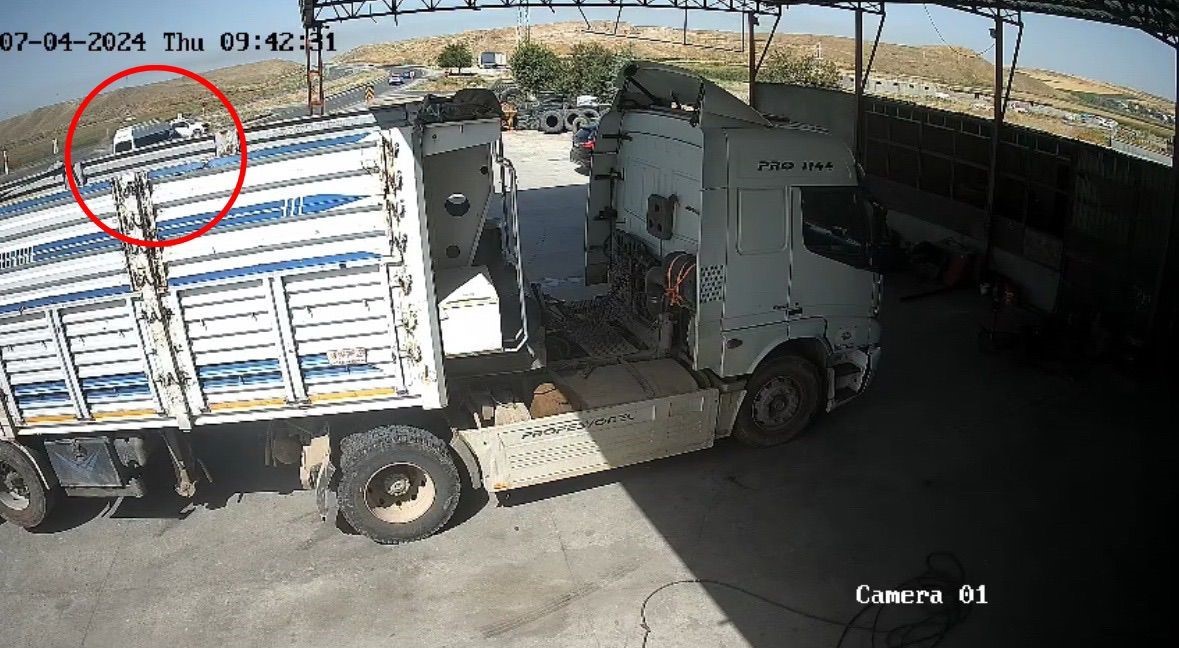 Diyarbakır’da 20 kişinin yaralandığı kaza güvenlik kamerasına yansıdı
