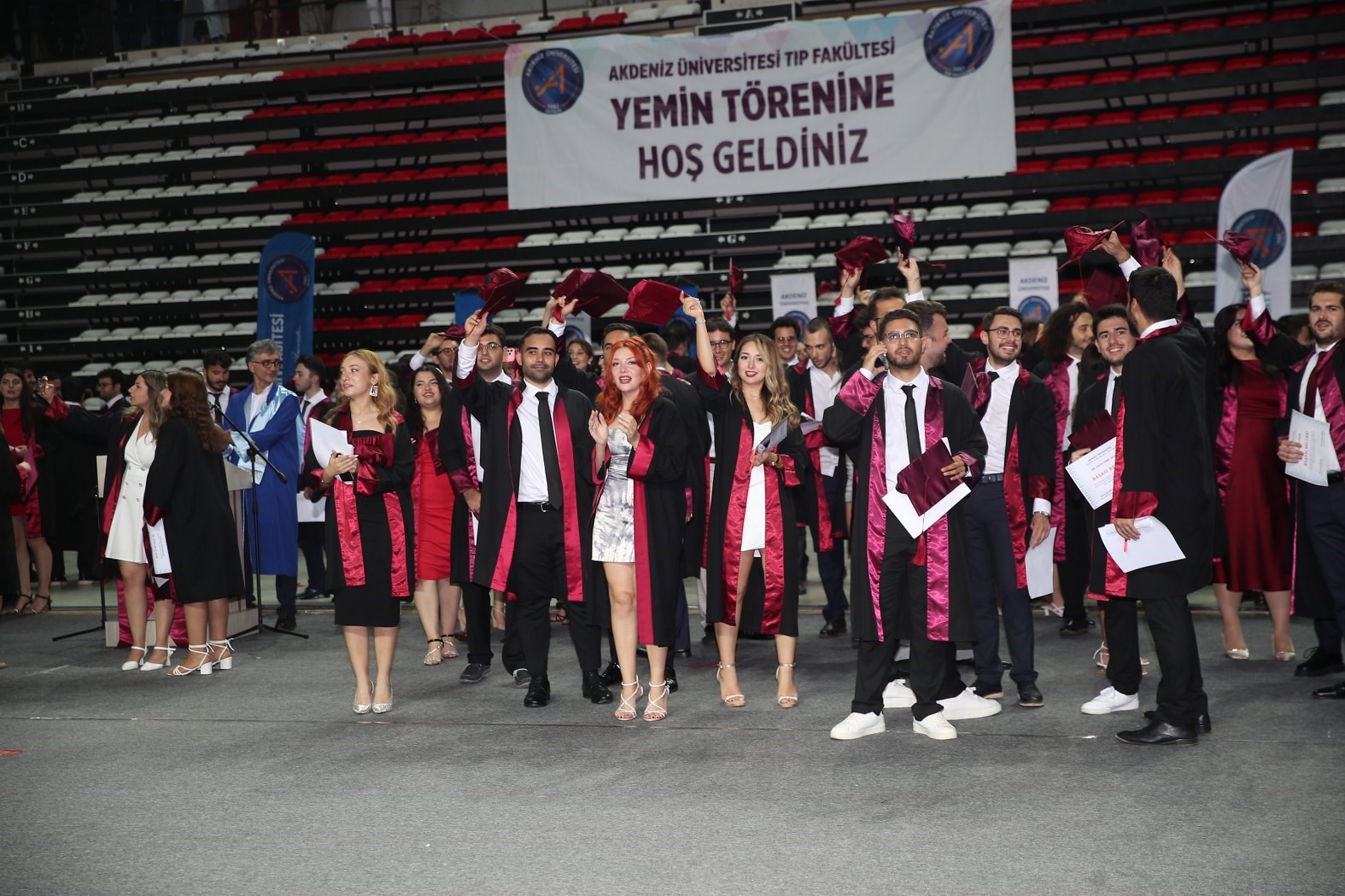 Akdeniz Üniversitesi’nde 293 genç hekim yemin etti
