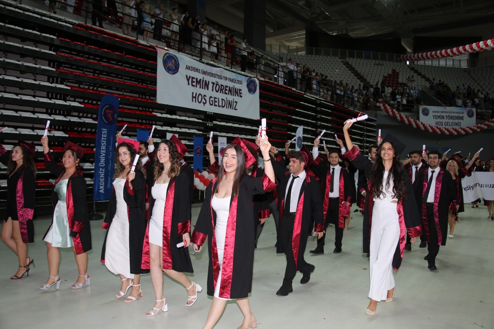 Akdeniz Üniversitesi’nde 293 genç hekim yemin etti
