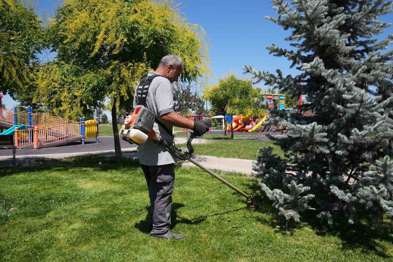 Gölbaşı’nın parklarında temizlik ve bakım çalışmaları sürüyor
