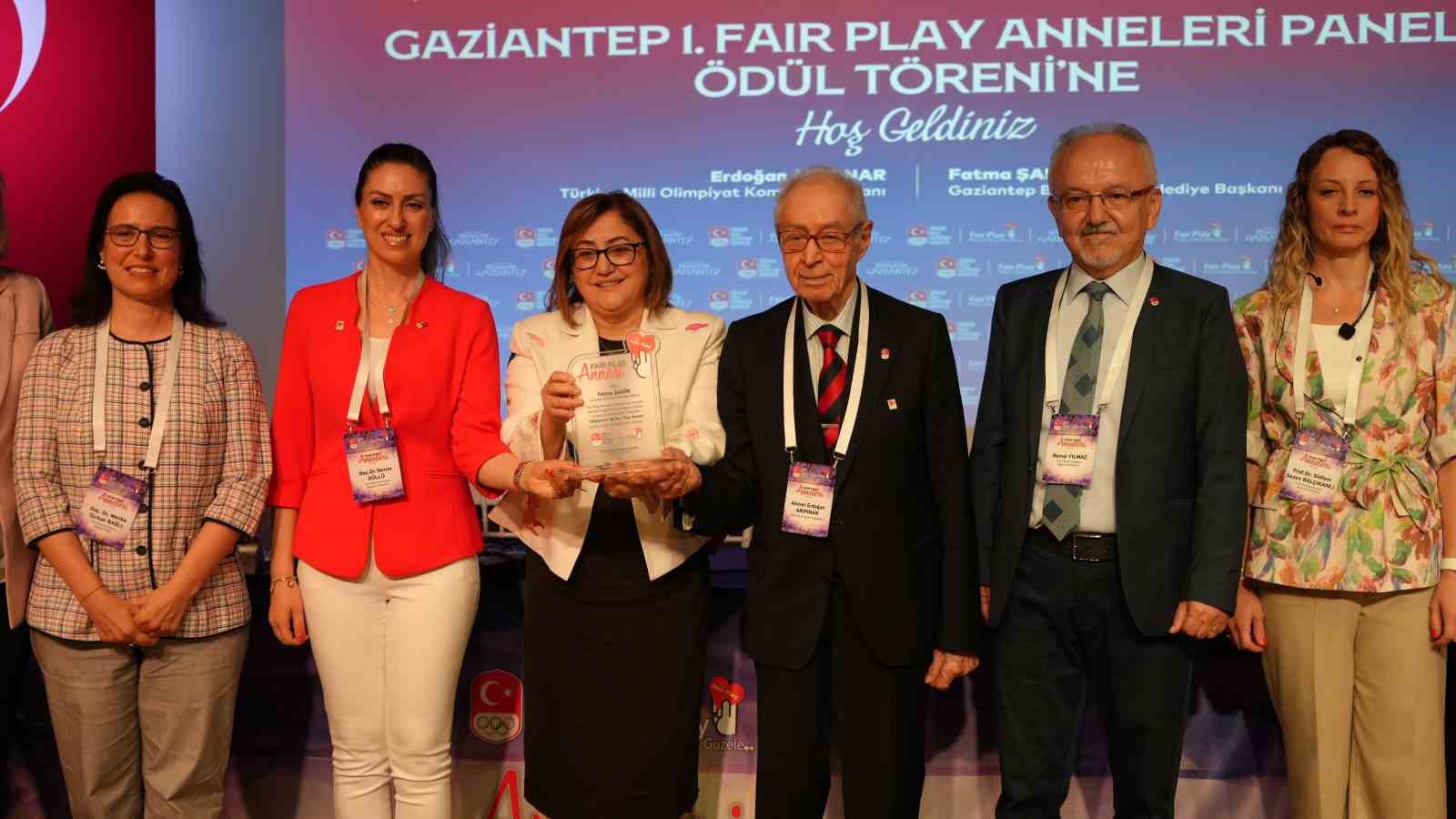 Milli Olimpiyat Komitesi, Fatma Şahin’i Türkiye’nin ilk “Fair Play Annesi” seçti
