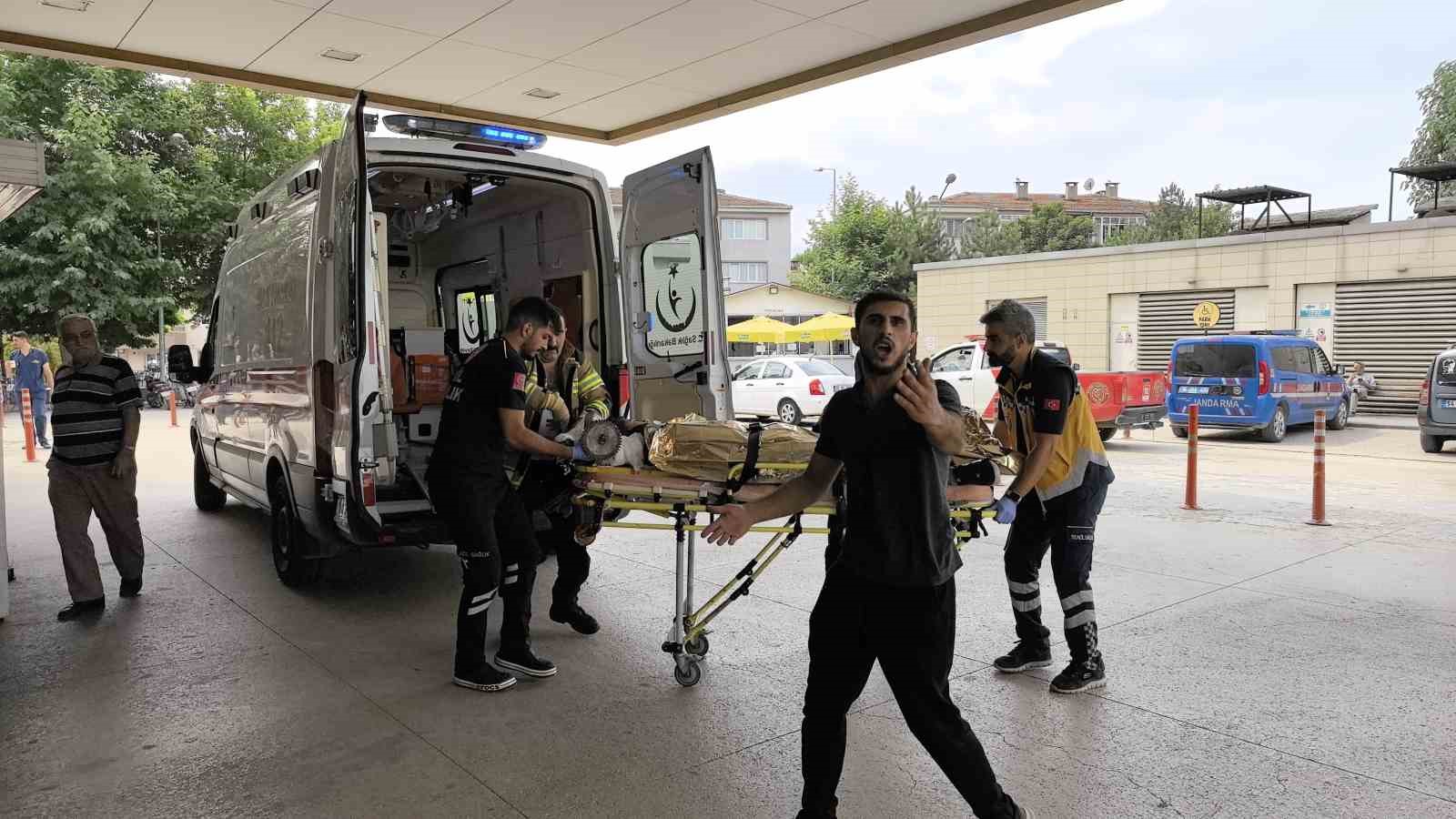 Bursa’da strafor doğrama makinesine kolunu kaptıran işçi ağır yaralandı
