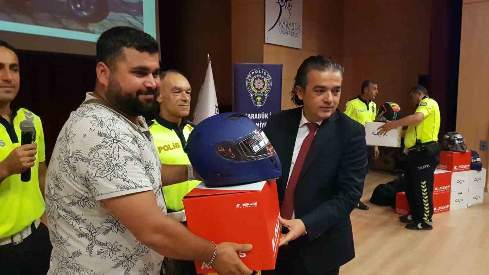 Emniyet’ten motosikletlilere eğitim ve bilgilendirme semineri
