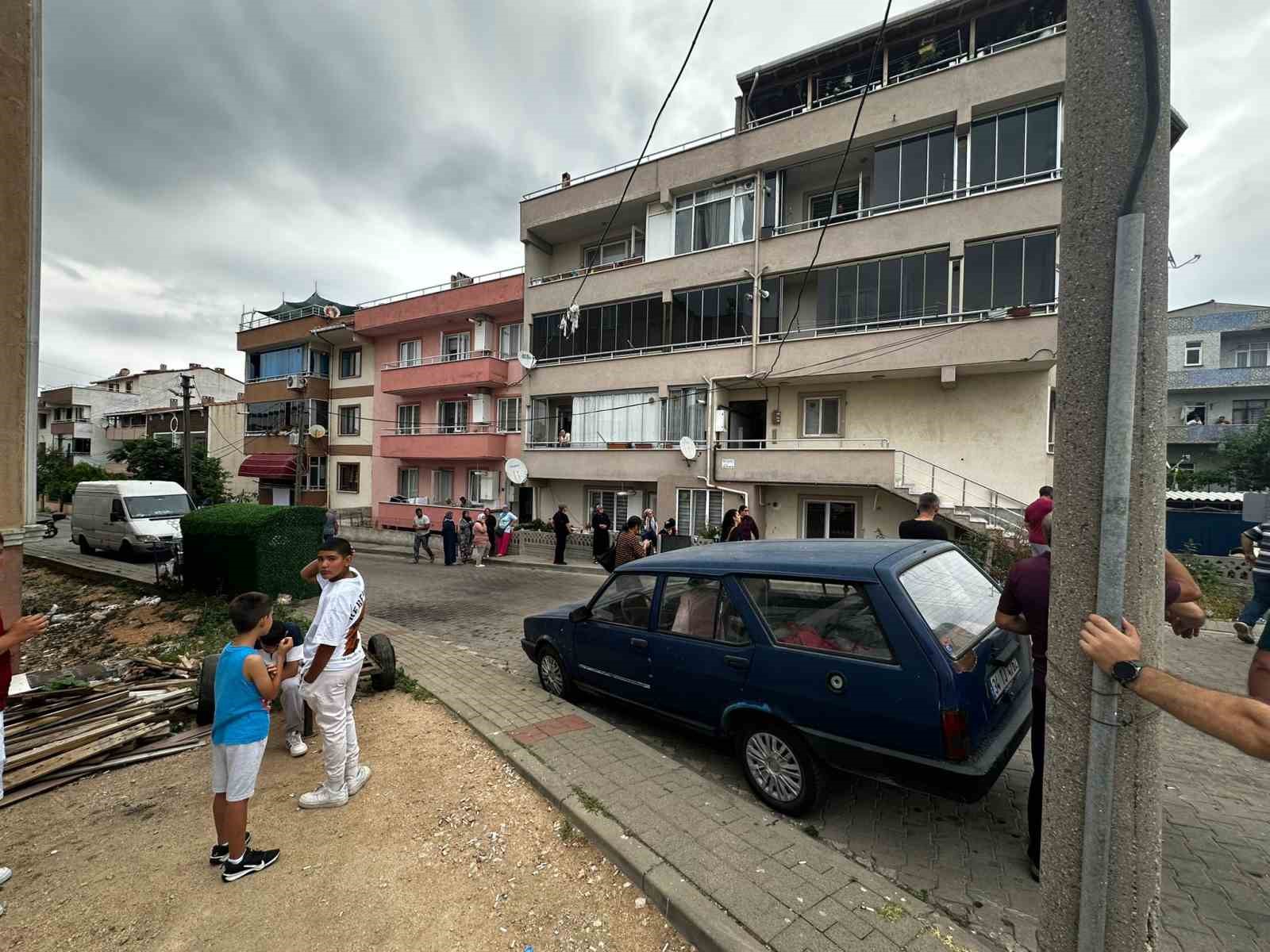 Çanakkale’de cinnet getiren baba, eşini ve çocuğunu pompalı tüfekle öldürdü, intihar etti
