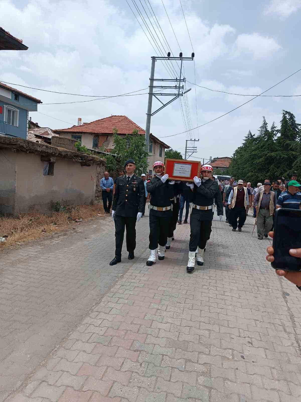 Kalp krizi geçiren sözleşmeli er askeri törenle toprağa verildi
