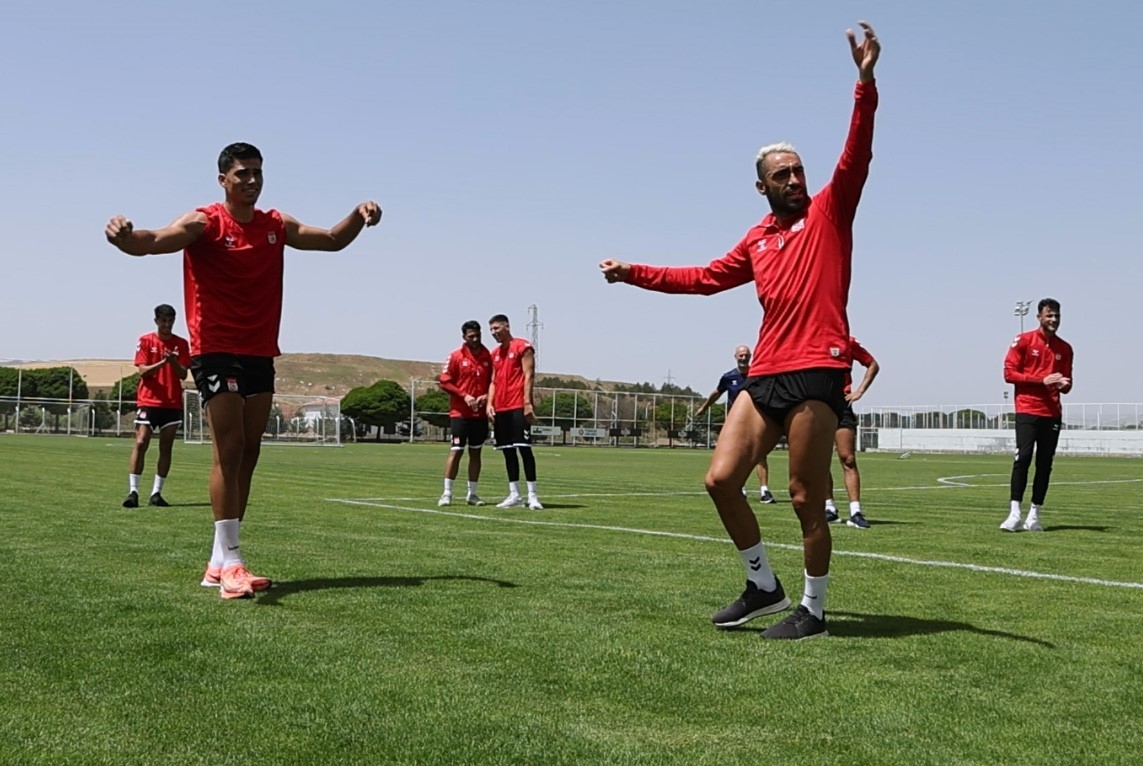 Sivassporlu futbolcular ‘Erik Dalı’ oynadı
