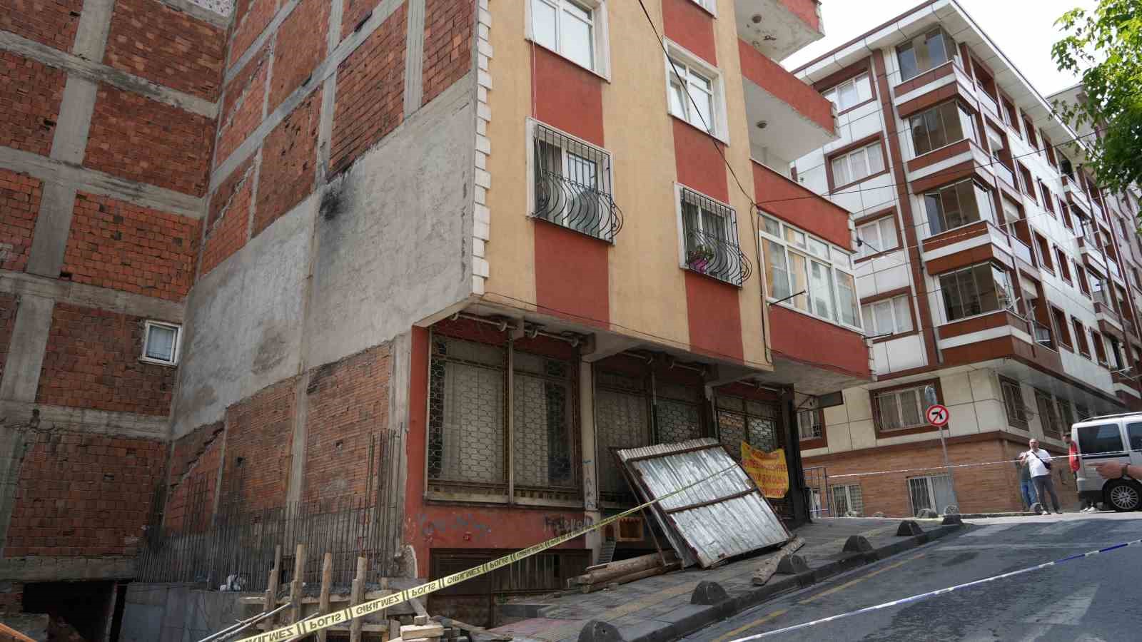 Esenler’de oluşan çatlaklar nedeniyle boşaltılan 6 katlı bina havadan görüntülendi
