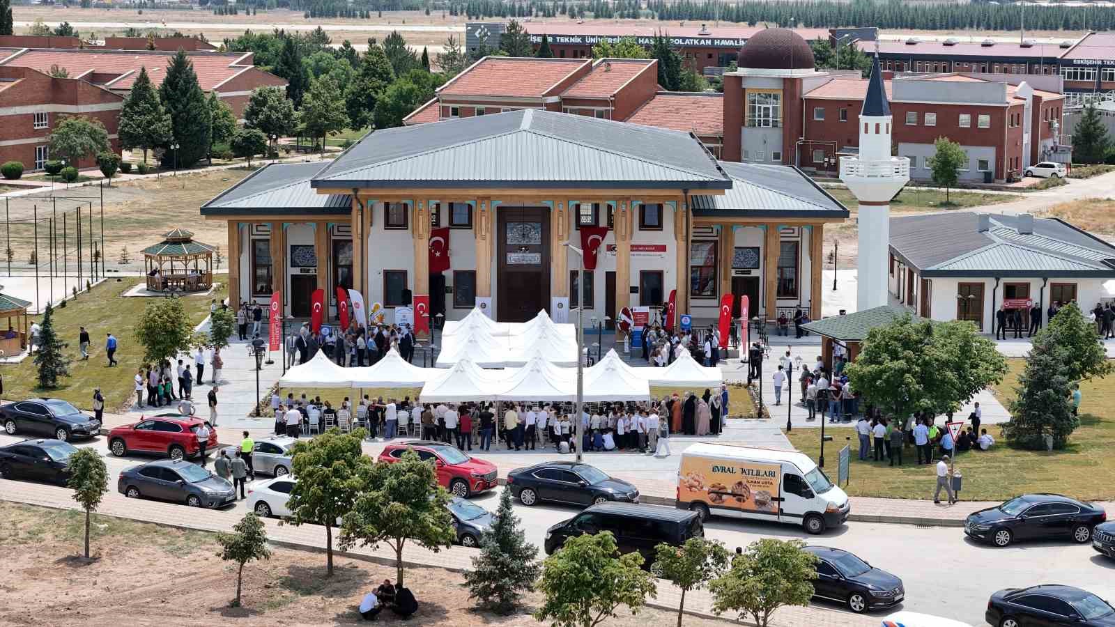 Diyanet İşleri Başkanı Erbaş, Eskişehir Teknik Üniversitesi Camii açışına katıldı
