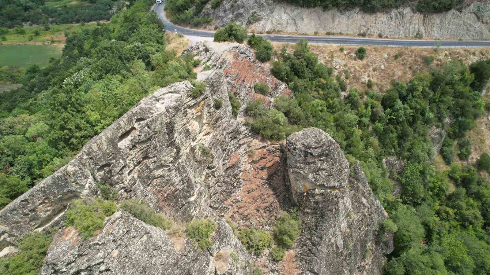 Eşini uçurumdan iterek öldürdüğü iddia edilen kocaya ağırlaştırılmış müebbet istemi
