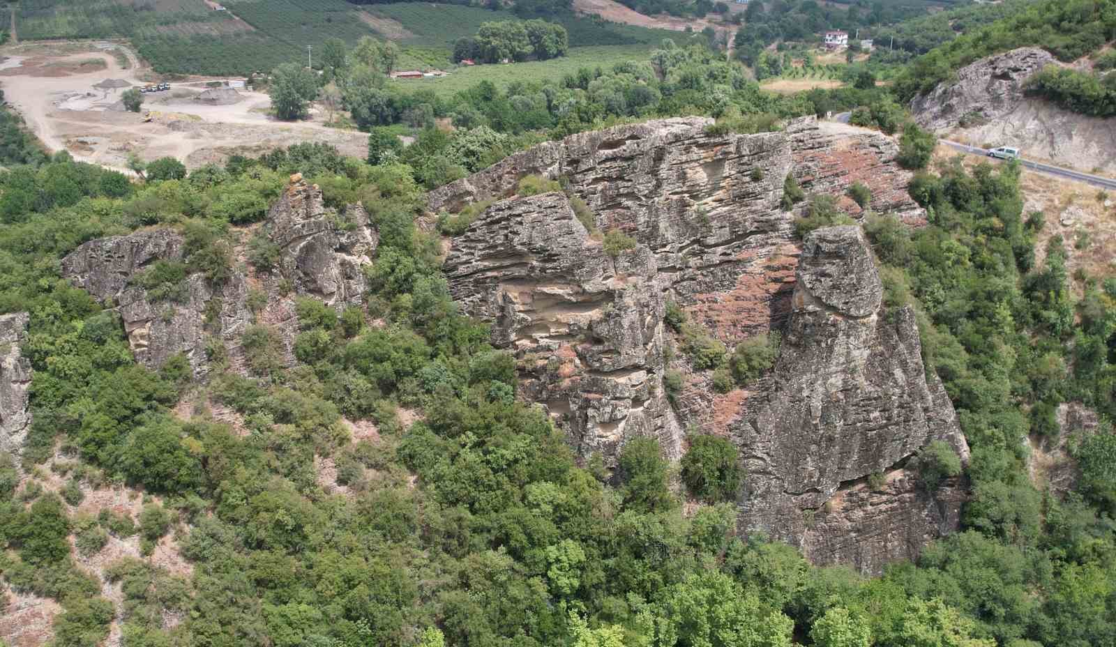 Eşini uçurumdan iterek öldürdüğü iddia edilen kocaya ağırlaştırılmış müebbet istemi
