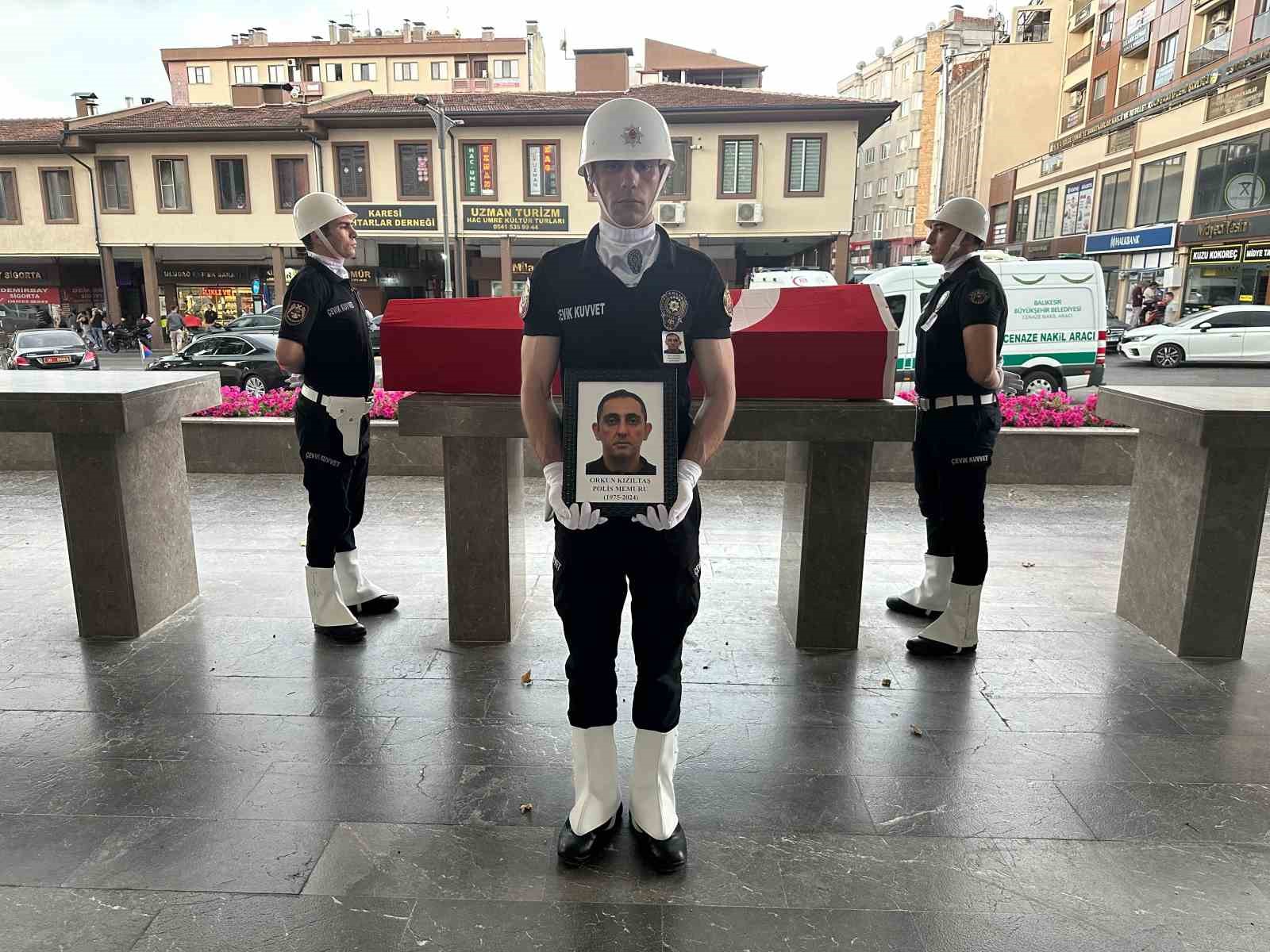 Kalp krizi geçiren polis Kızıltaş gözyaşları arasında uğurlandı
