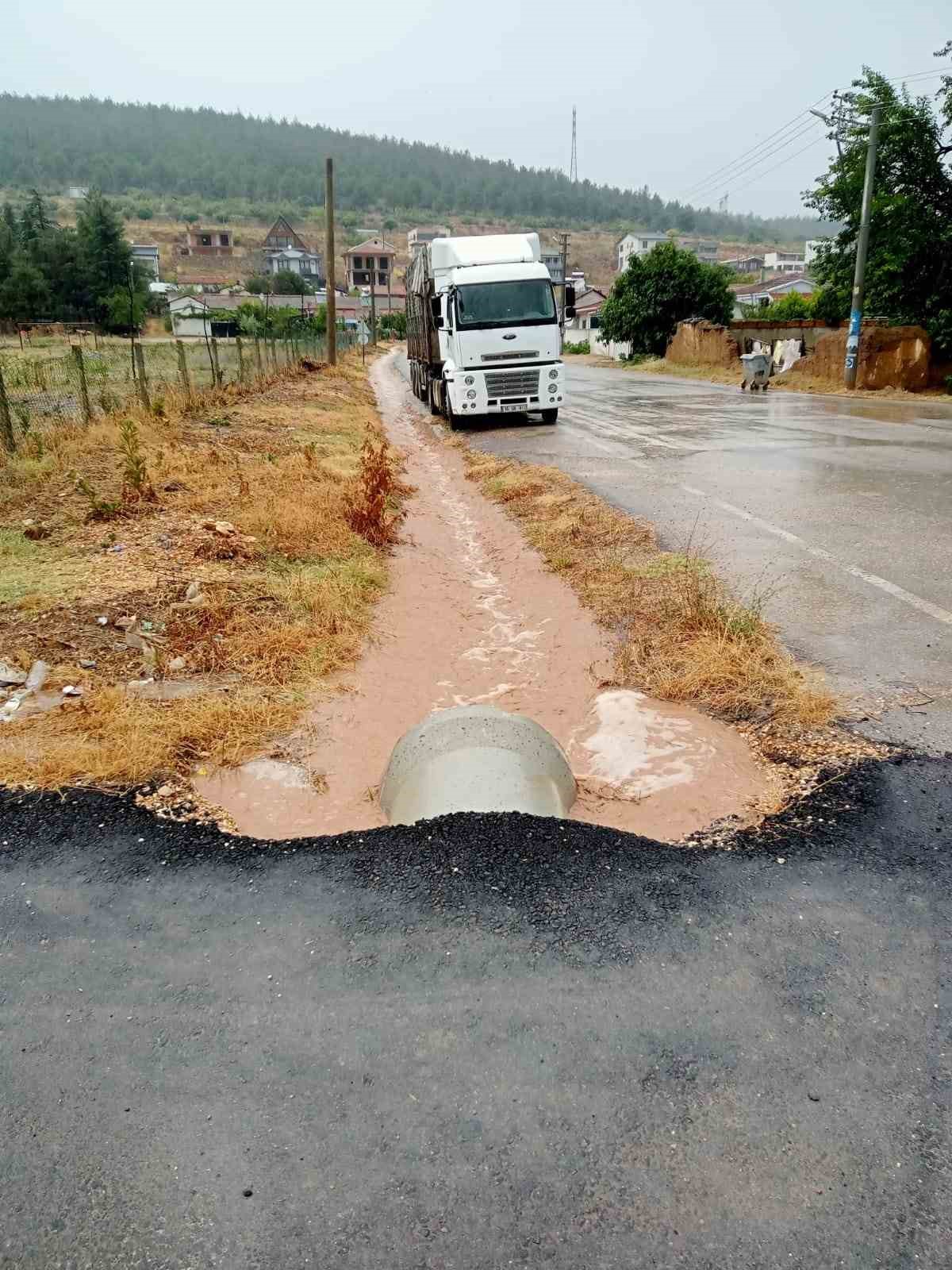 Yenişehir’de ev ve tarlalar sular altında kaldı
