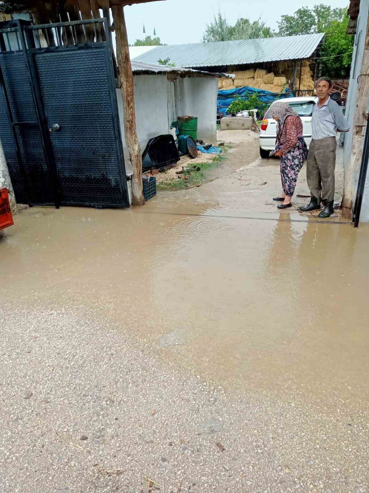 Yenişehir’de ev ve tarlalar sular altında kaldı
