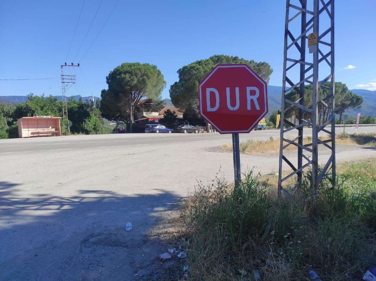 Bölge halkı ölüm yoluna çözüm istiyor
