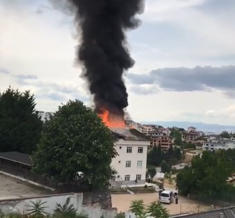 Öğrenci yurdu lojmanı alevlere teslim oldu
