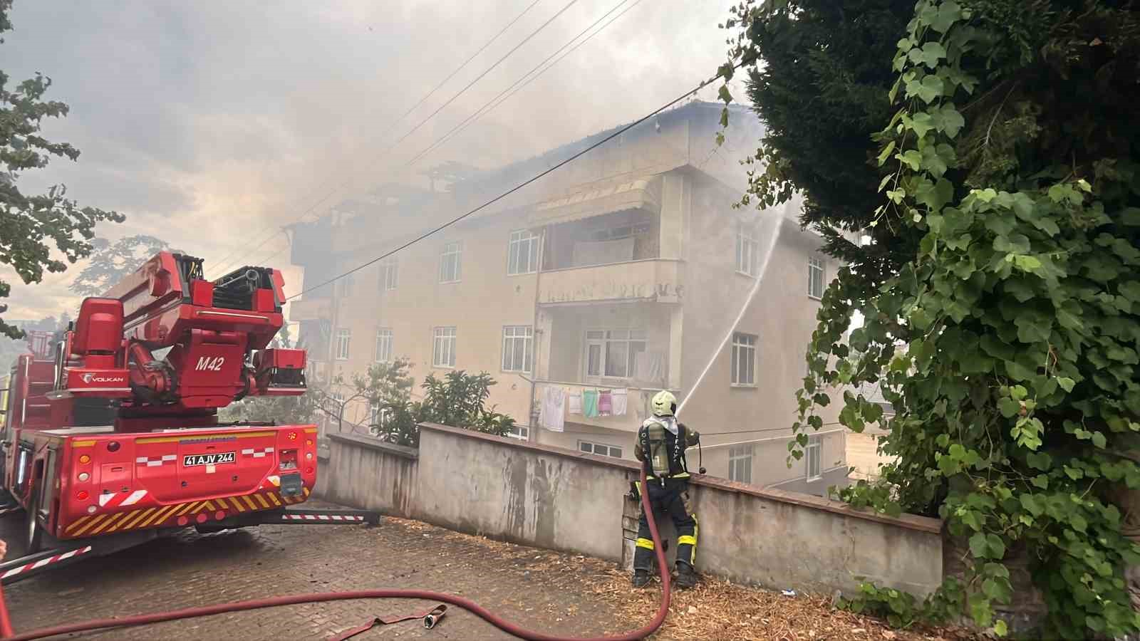 Öğrenci yurdu lojmanı alevlere teslim oldu
