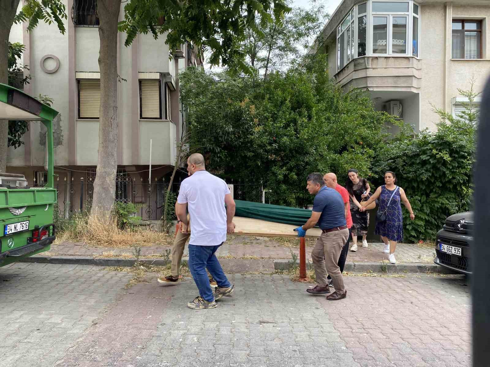 Eski Bakanın kardeşi emekli hakim evinde ölü bulundu
